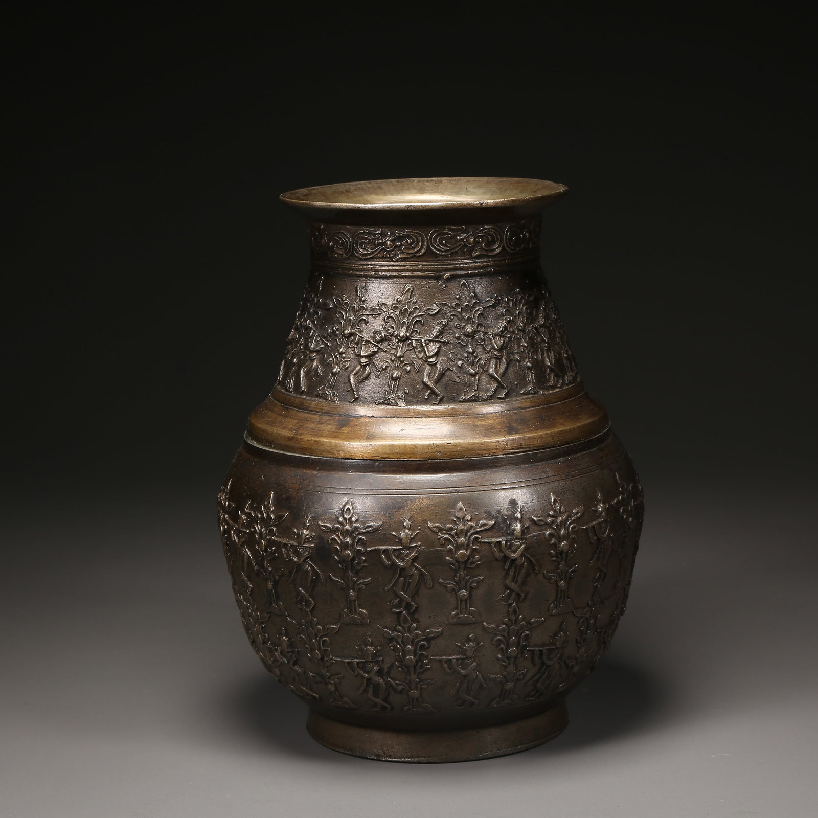 A BRONZE BUDDHA FIGURE ZUN (1 of 9)