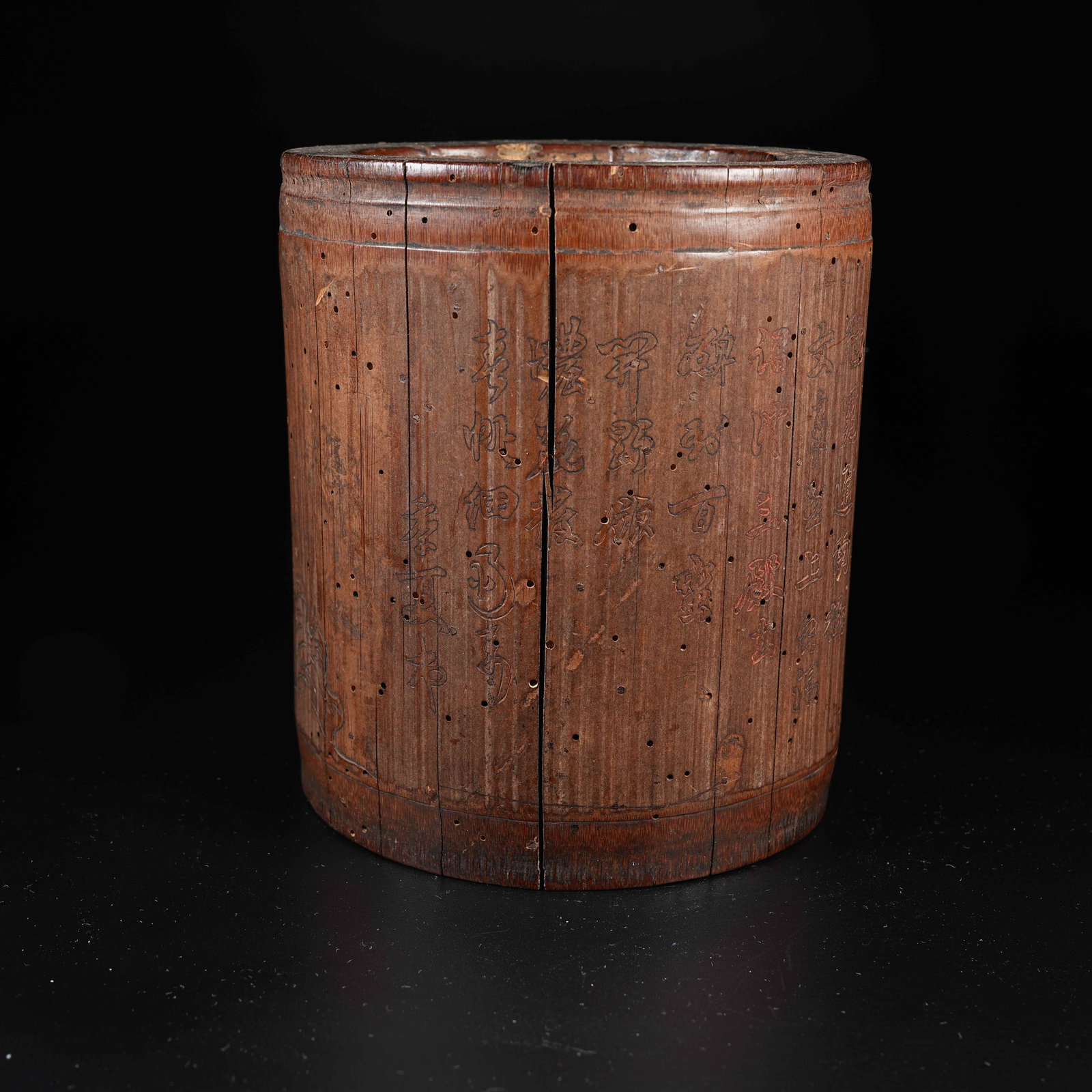 A FISHING JOY PATTERN BAMBOO ROOT CARVING BRUSH POT (1 of 9)