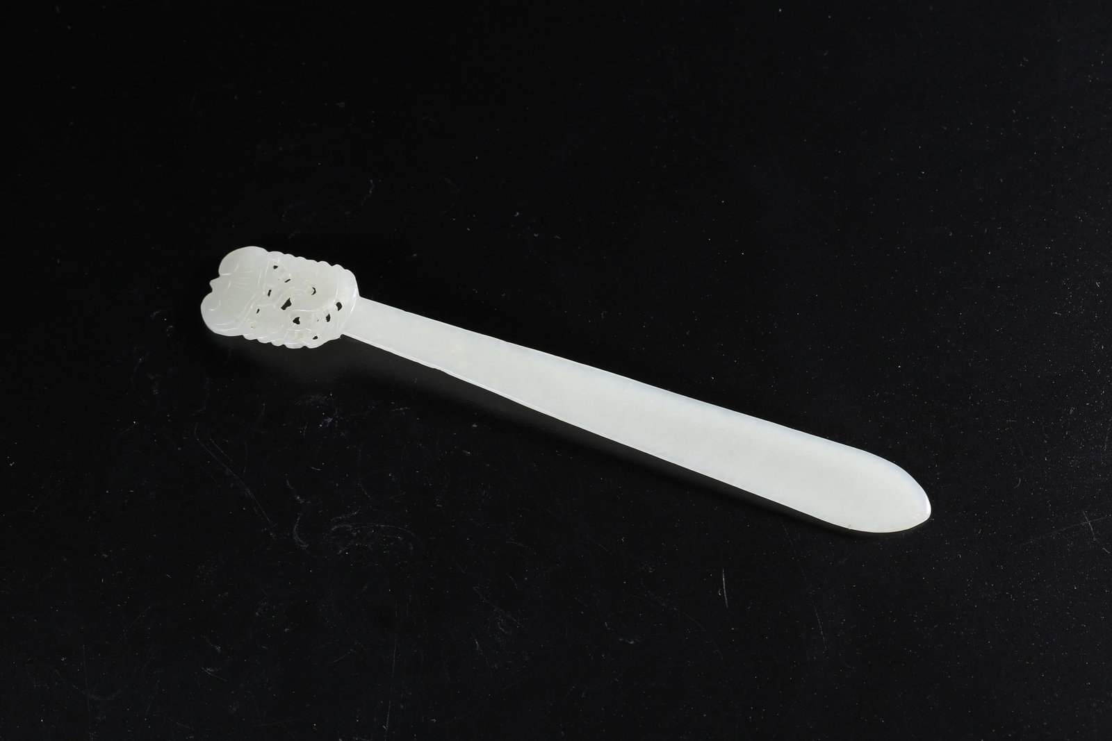 A HETIAN JADE CARVED HAIRPIN: Hetian jade carved hairpin