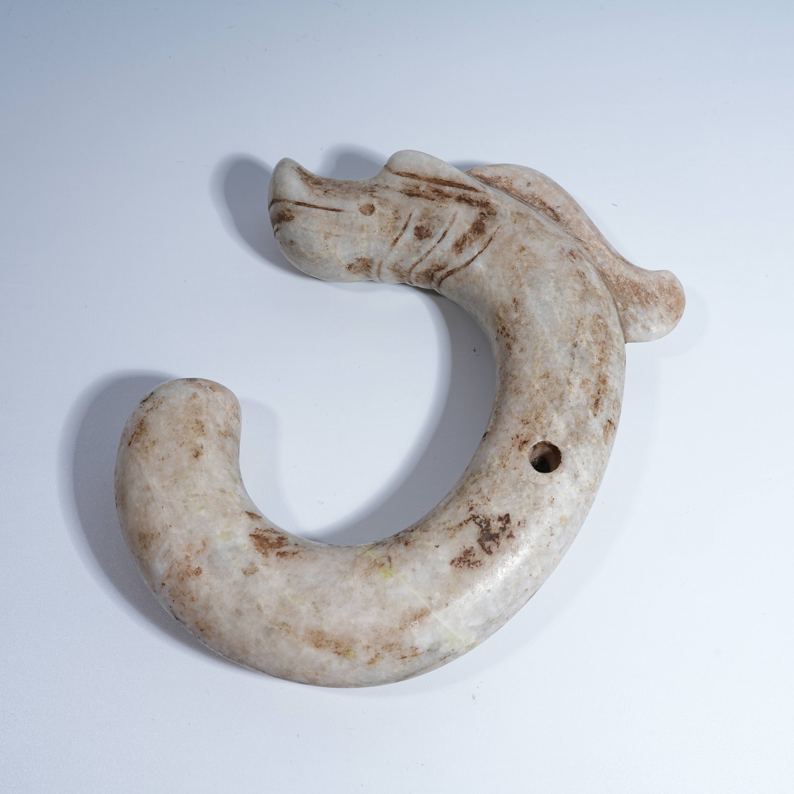 A HONGSHAN CULTURE ARCHAIC JADE C-SHAPED DRAGON PENDANT (1 of 10)