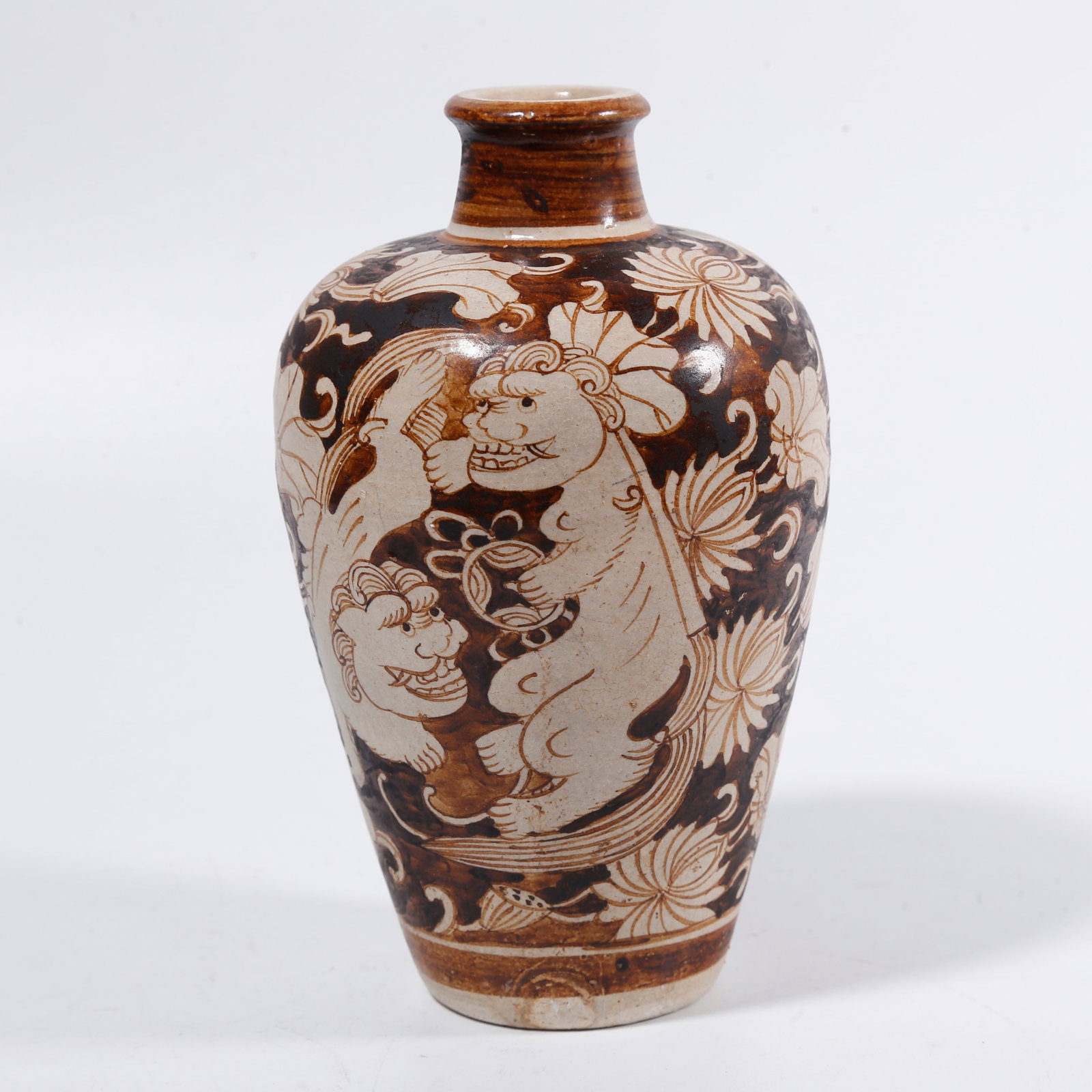 A JIZHOU KILN VASE WITH LION ROLLING EMBROIDERY BALL PATTERN (1 of 10)
