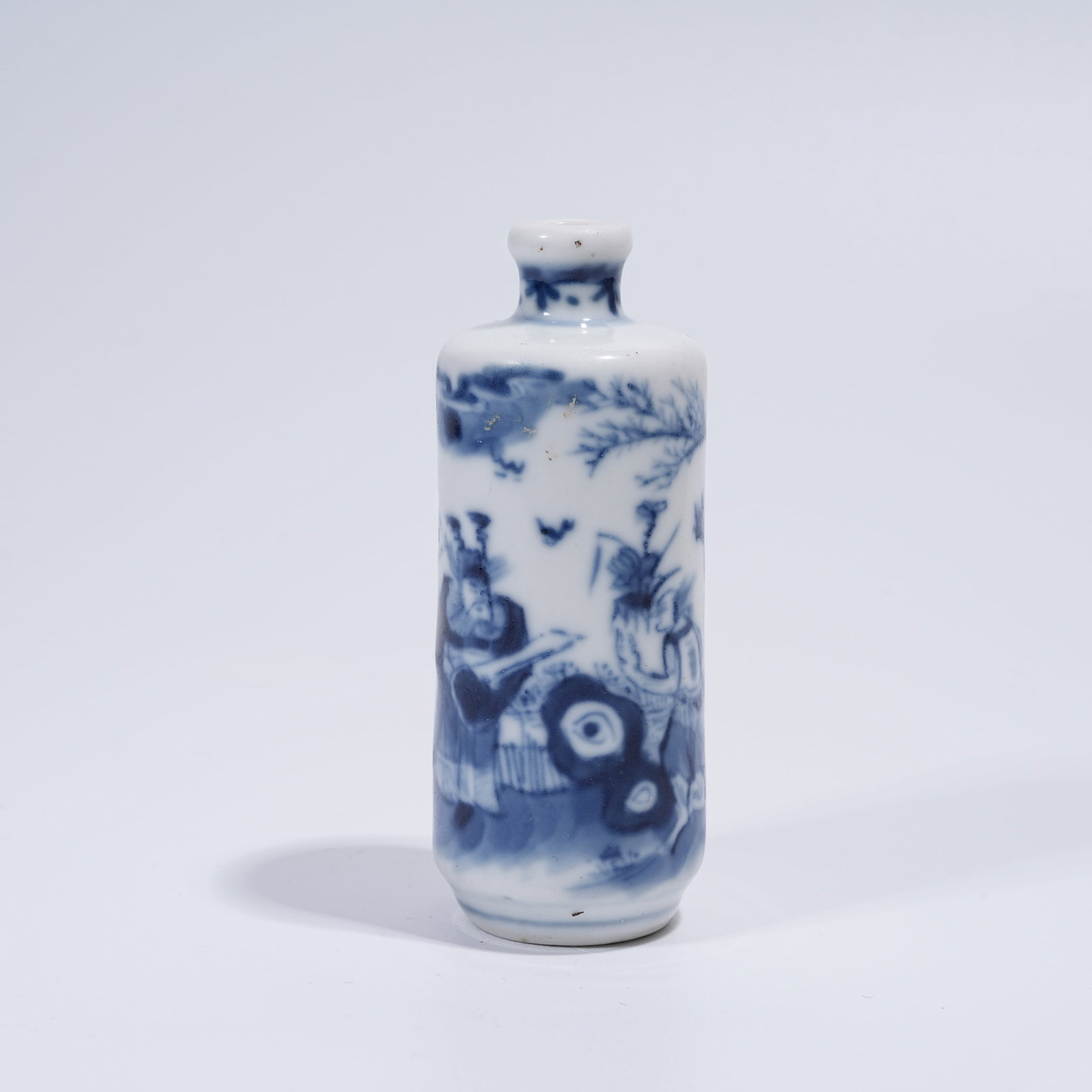A BLUE AND WHITE SNUFF BOTTLE WITH ZHONG KUI GRANTING BLESSINGS PATTERN (1 of 9)