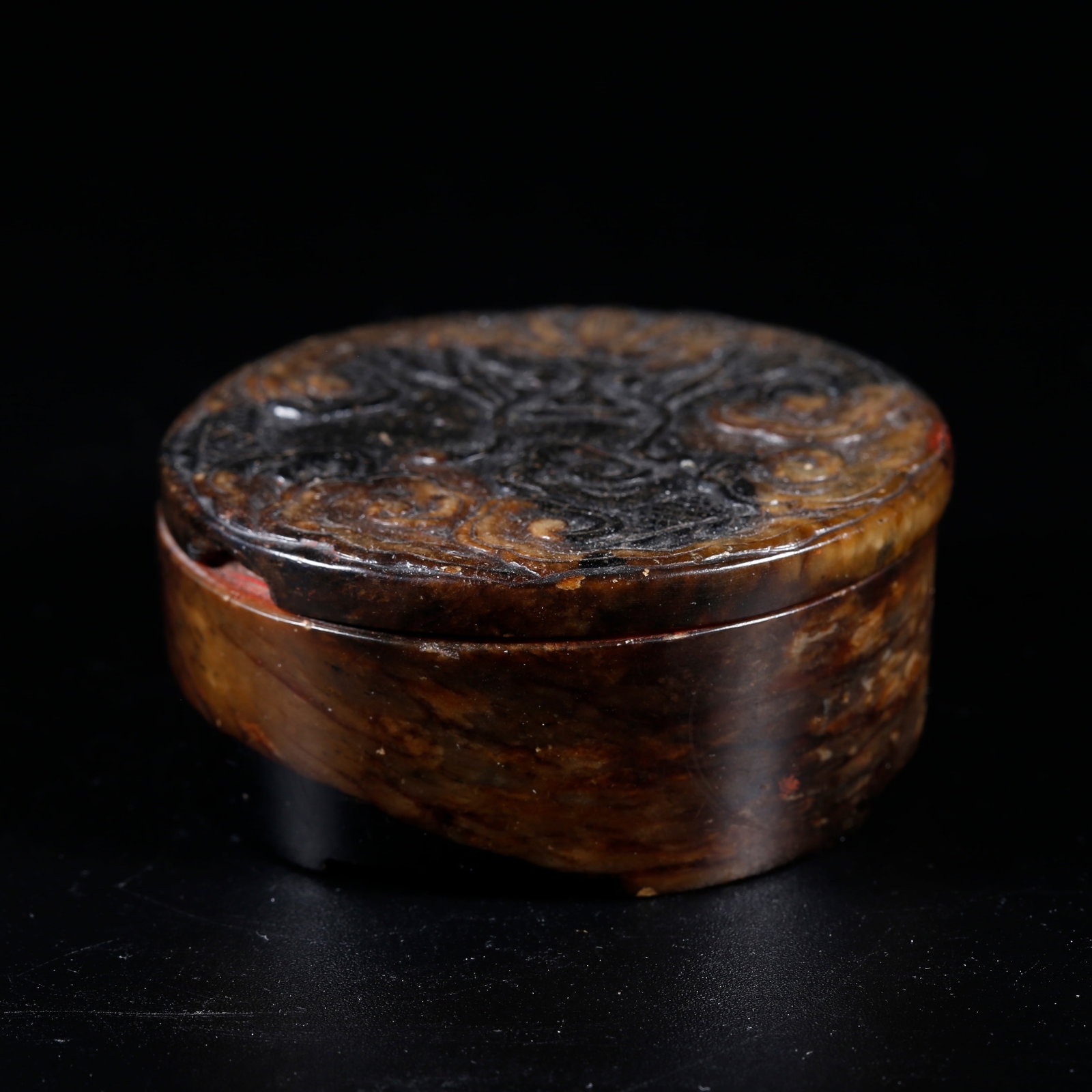 A ANCIENT JADE SEAL PASTE BOX CARVED WITH CLOUD AND DRAGON PATTERNS (1 of 7)
