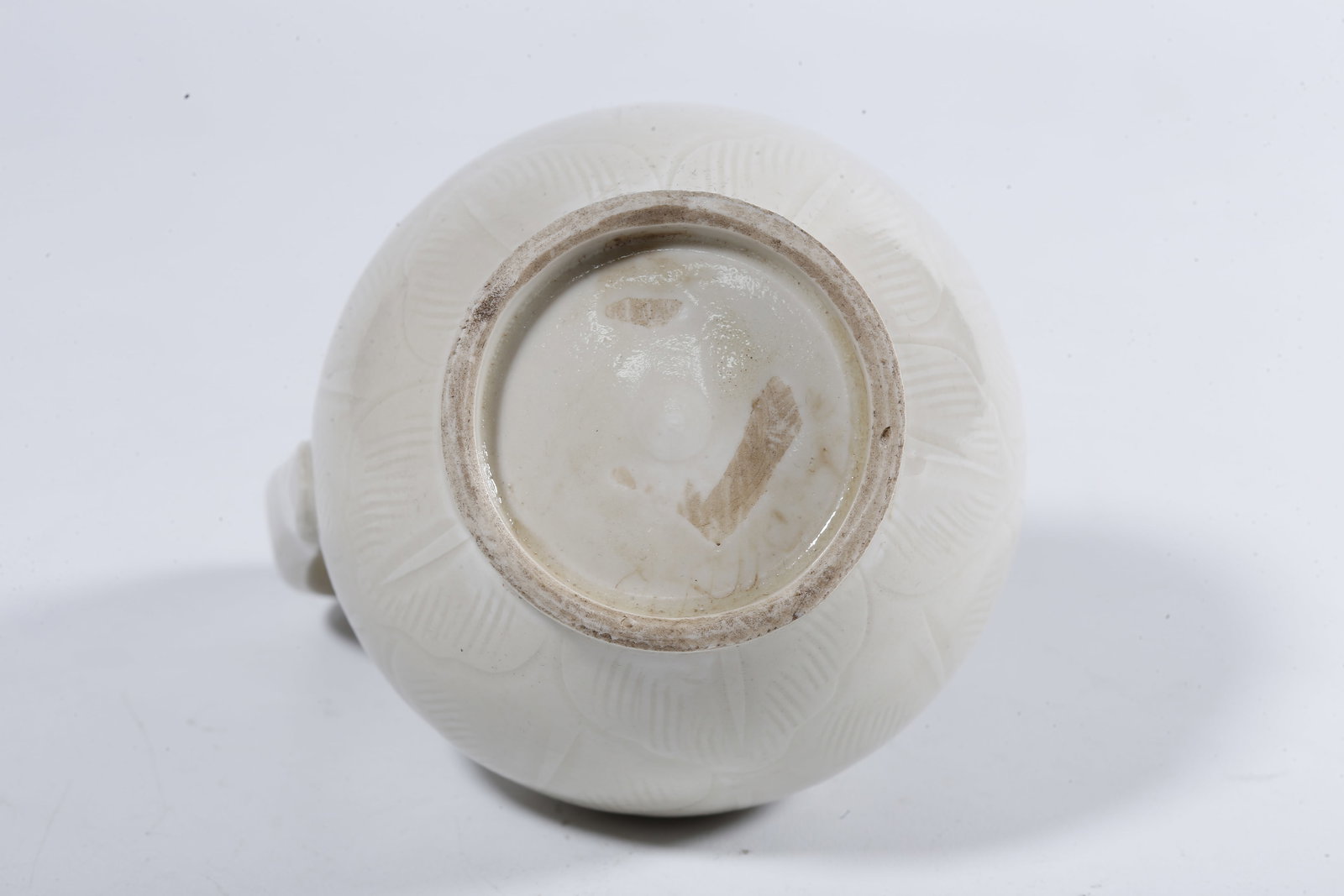 A DING WARE LOTUS-PATTERN EWER - 10
