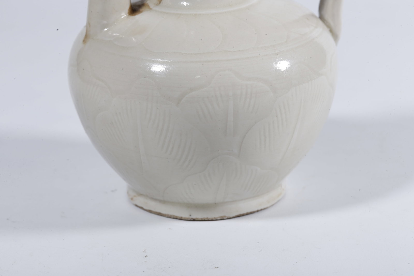 A DING WARE LOTUS-PATTERN EWER - 3
