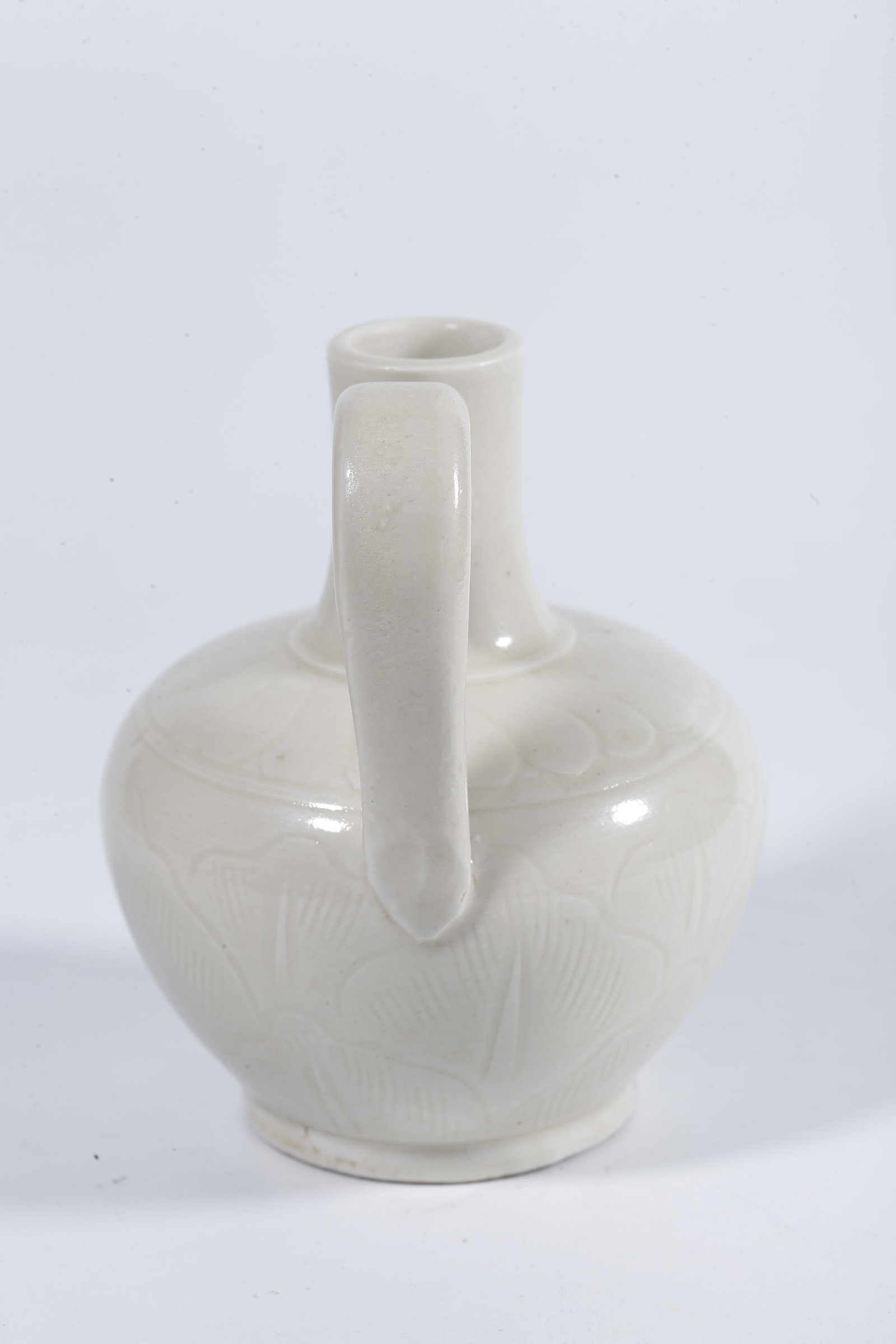 A DING WARE LOTUS-PATTERN EWER - 4