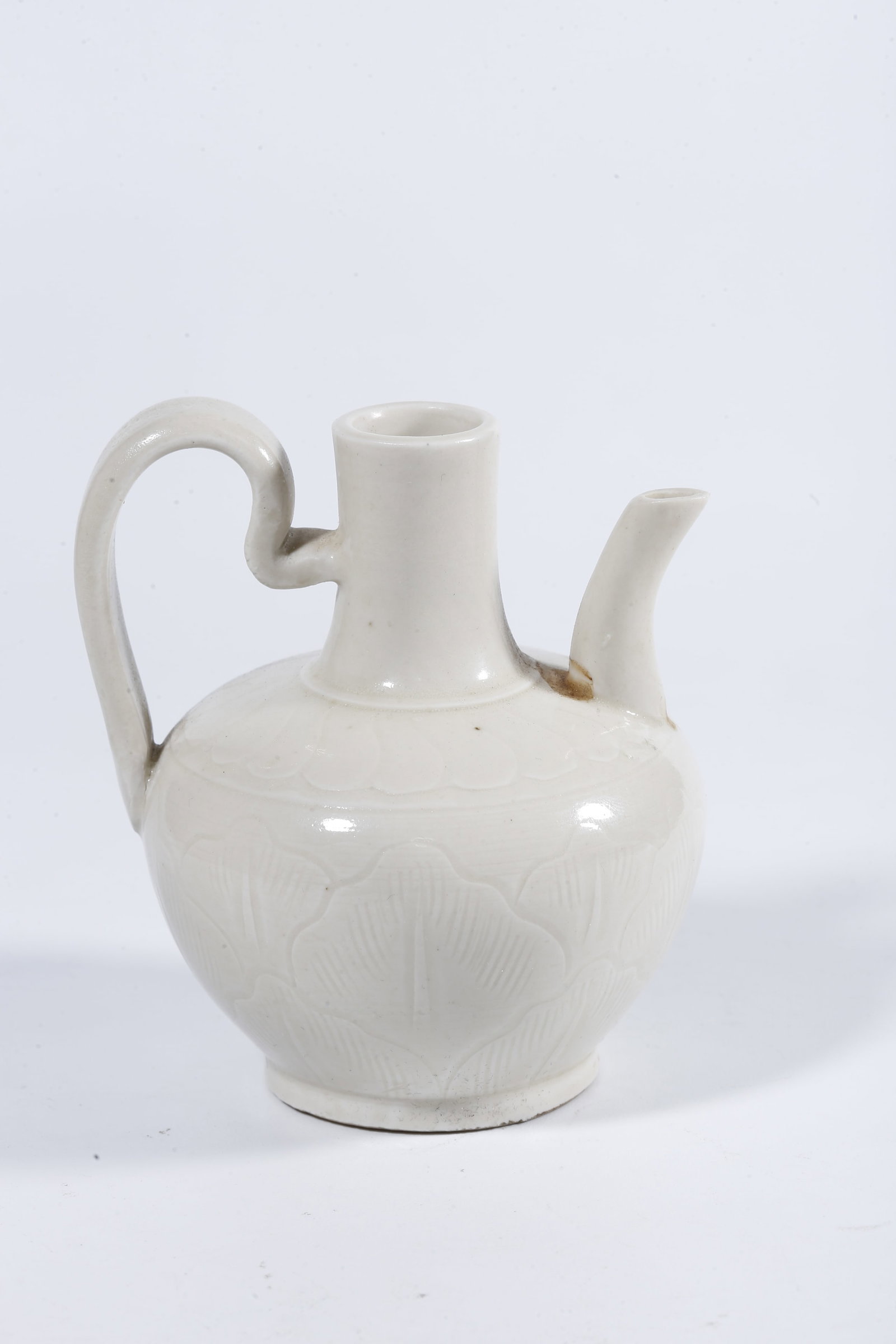 A DING WARE LOTUS-PATTERN EWER - 5