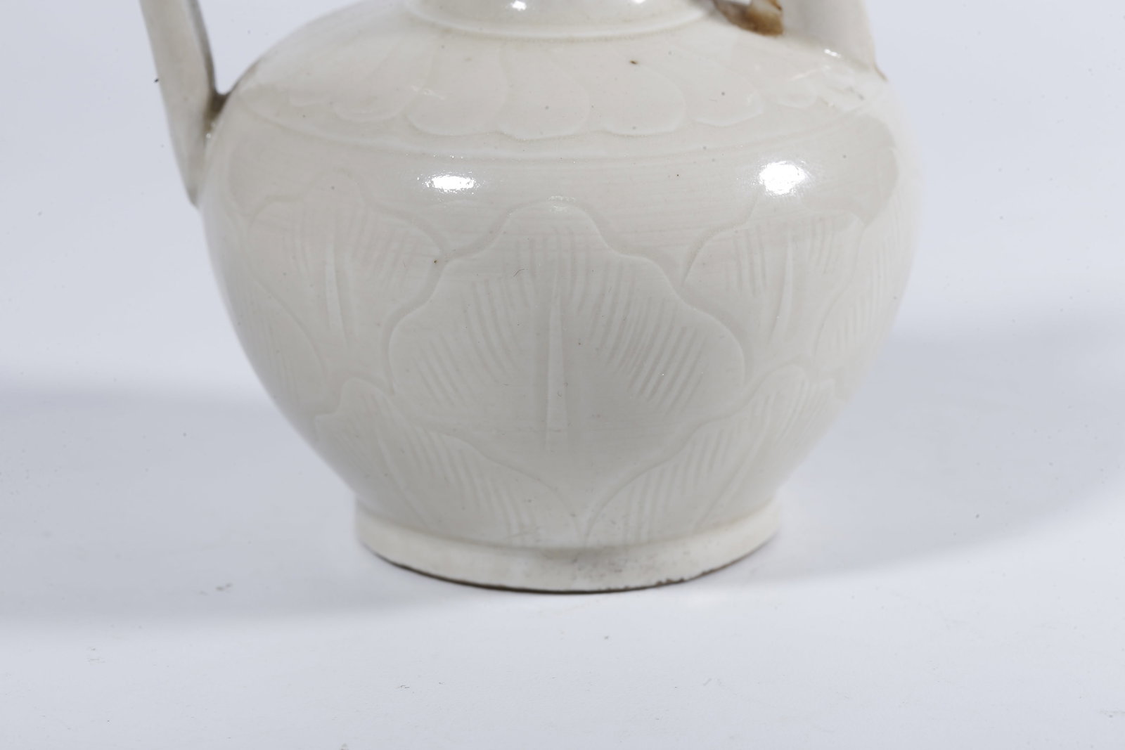 A DING WARE LOTUS-PATTERN EWER - 7