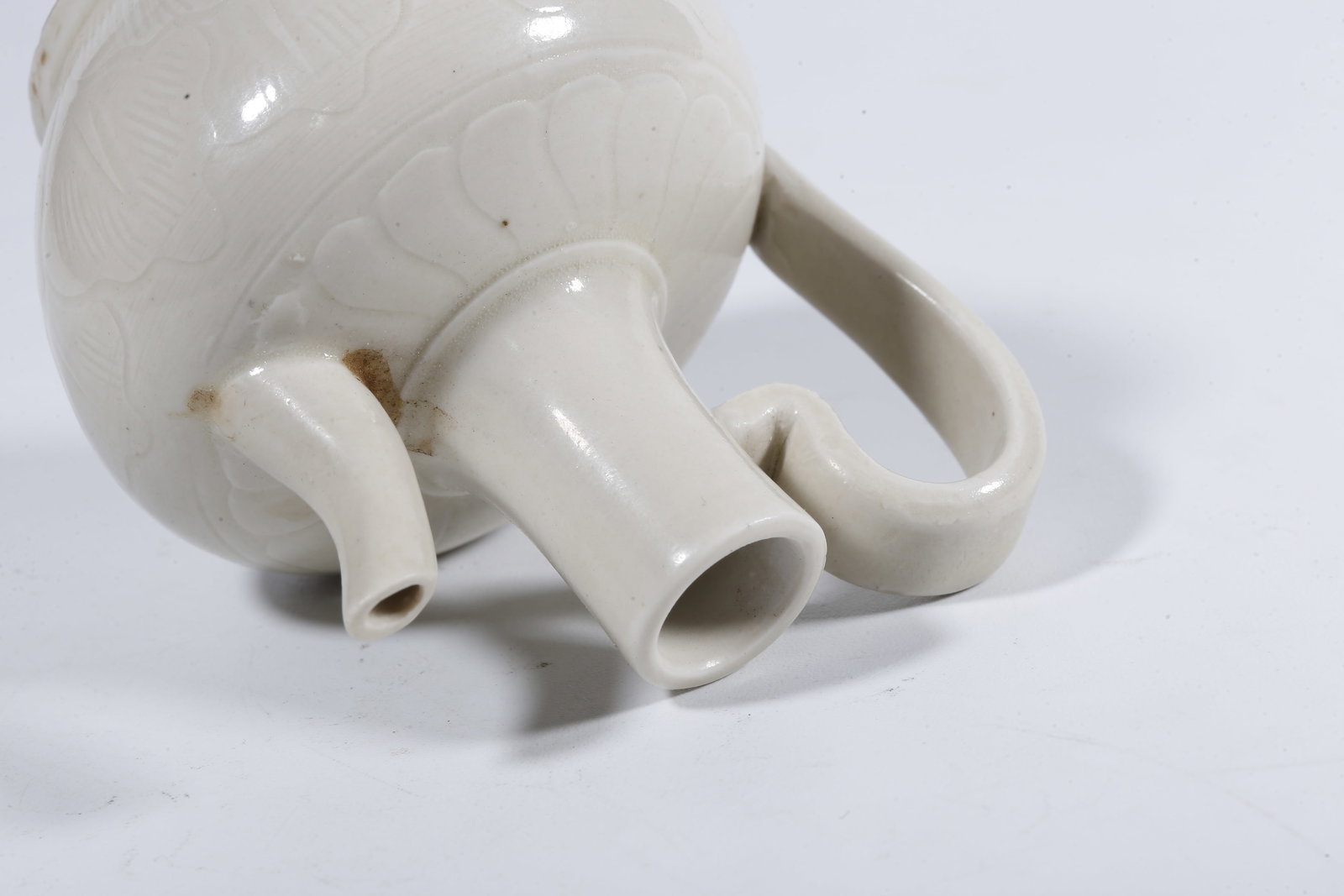 A DING WARE LOTUS-PATTERN EWER - 9