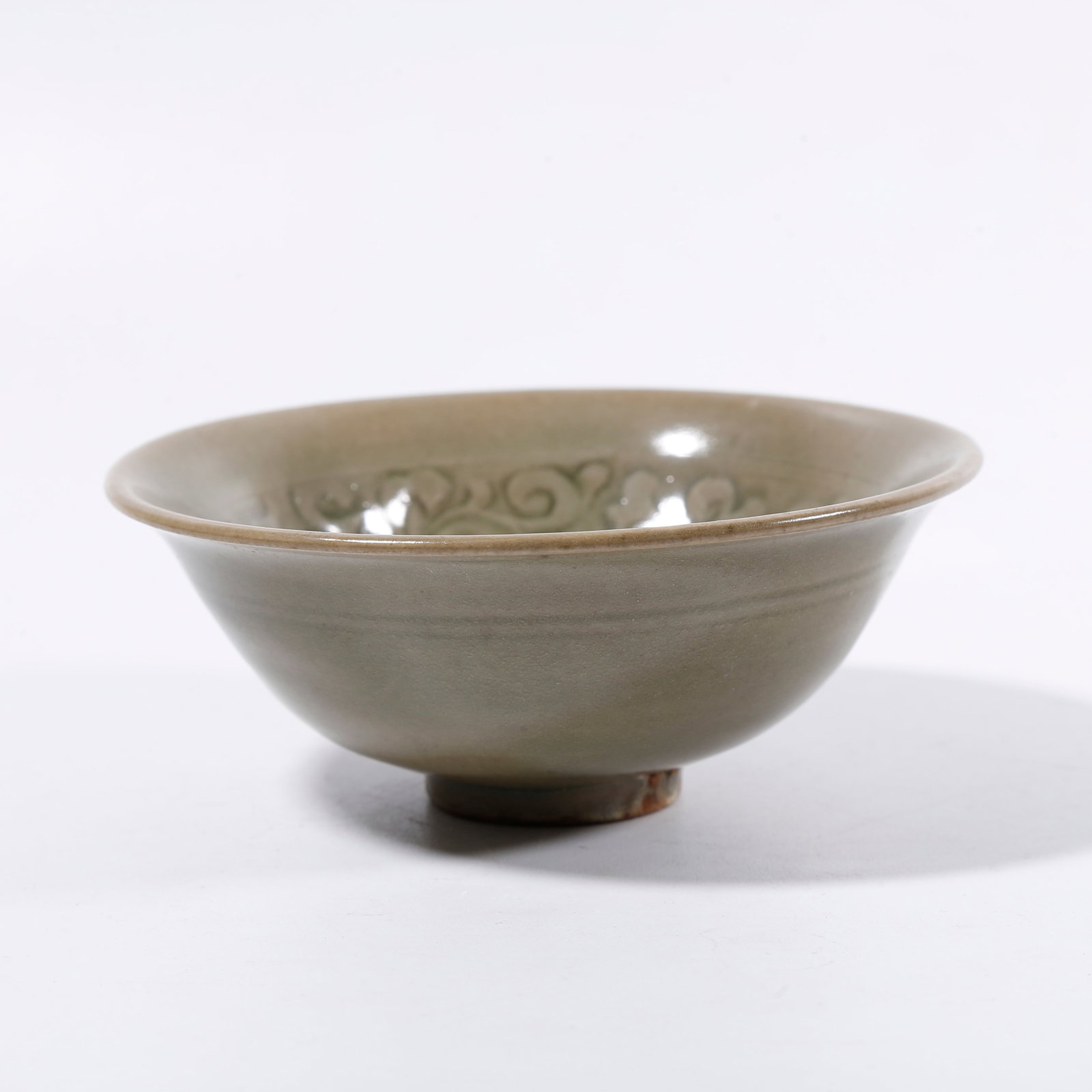 A YAOZHOU KILN BOWL WITH FLORAL PATTERN (1 of 8)