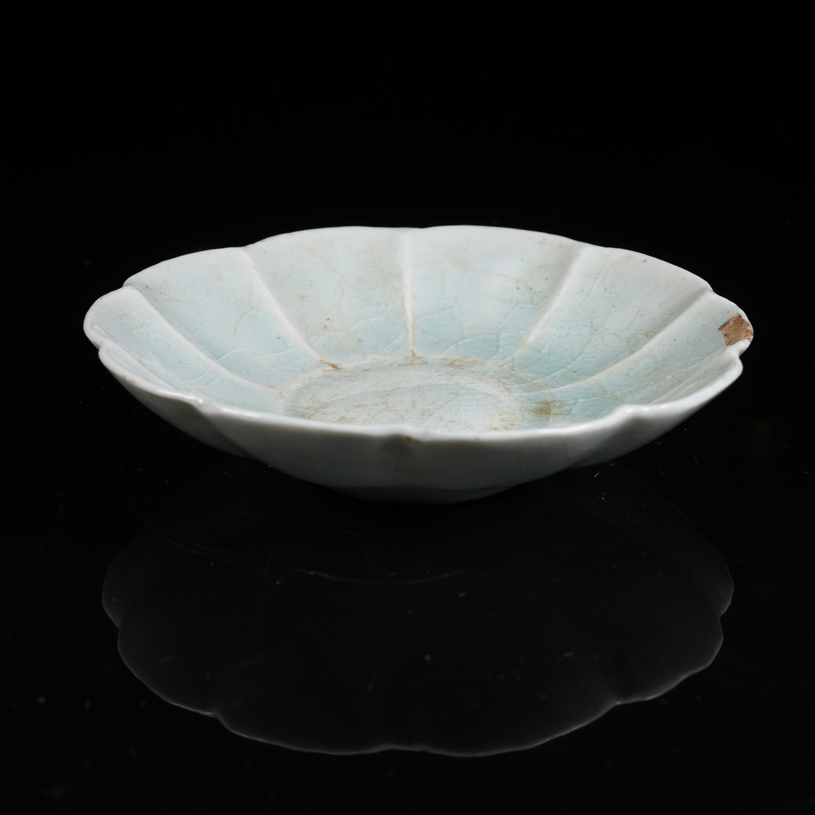 A HUTIAN KILN FLORAL-RIM PLATE: Hutian Kiln Floral-rim Plate