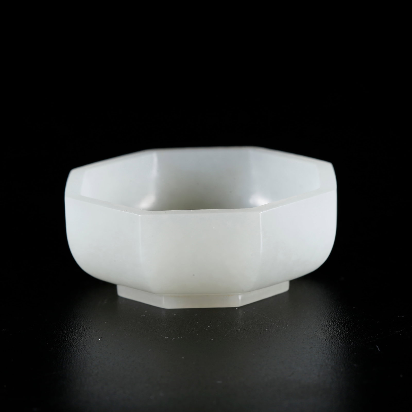 A HETIAN JADE CARVED OCTAGONAL WASHER: Hetian jade carved octagonal washer
