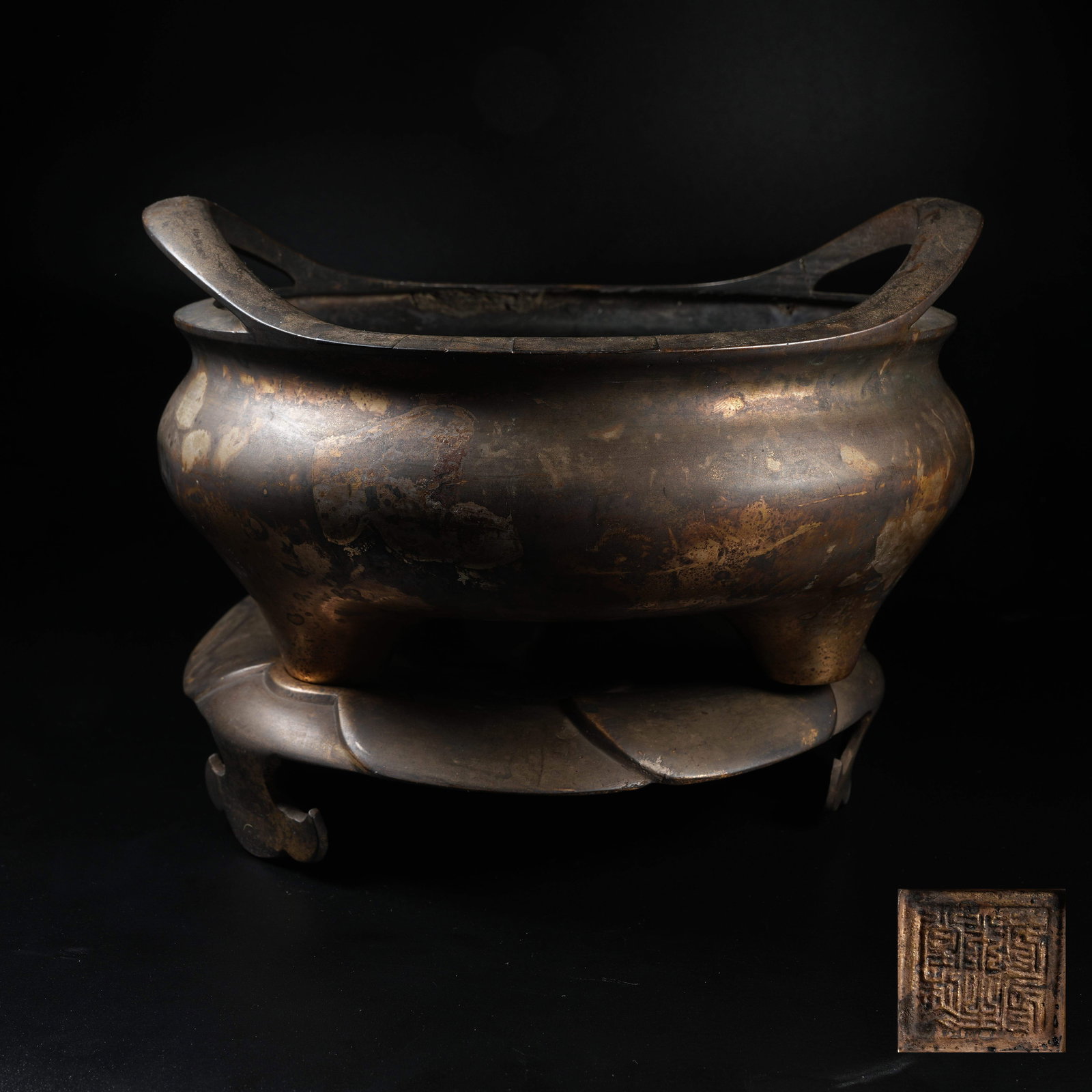 A BRONZE TRIPOD CENSER WITH BRIDGE EARS (1 of 8)