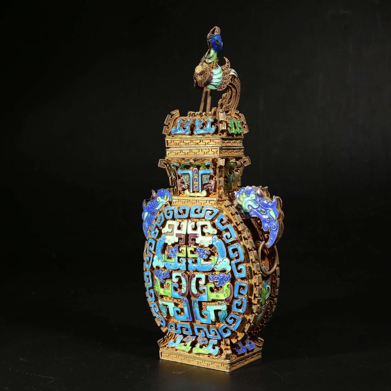 A GILDED SILVER FILIGREE CLOISONNÉ LIDDED VASE WITH PHOENIX KNOB AND KUI-DRAGON MOTIFS: Gilded silver filigree cloisonné lidded vase with phoenix knob and kui-dragon motifs