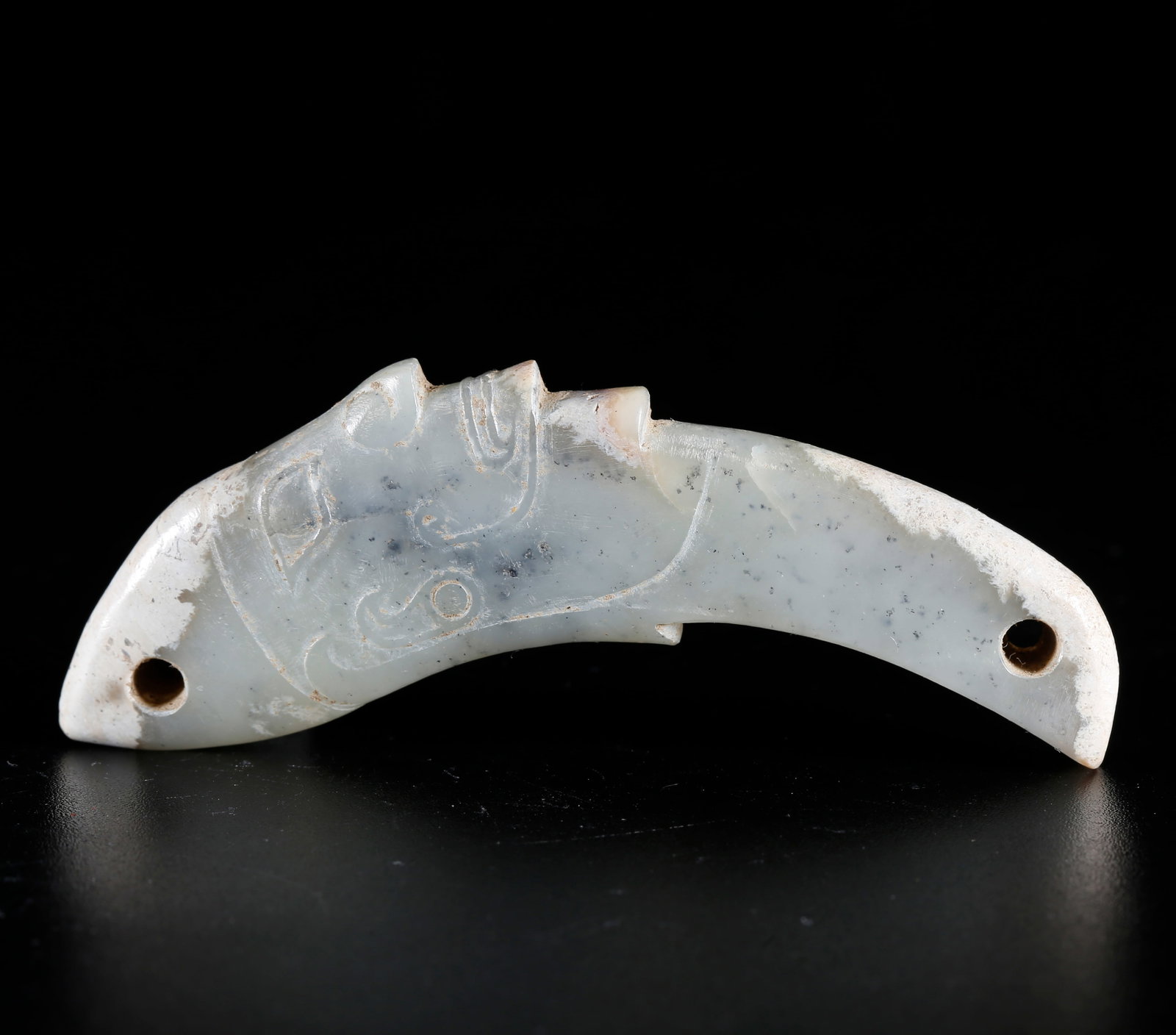 A ANCIENT JADE PENDANT CARVED WITH HUMAN FACE PATTERN (1 of 9)