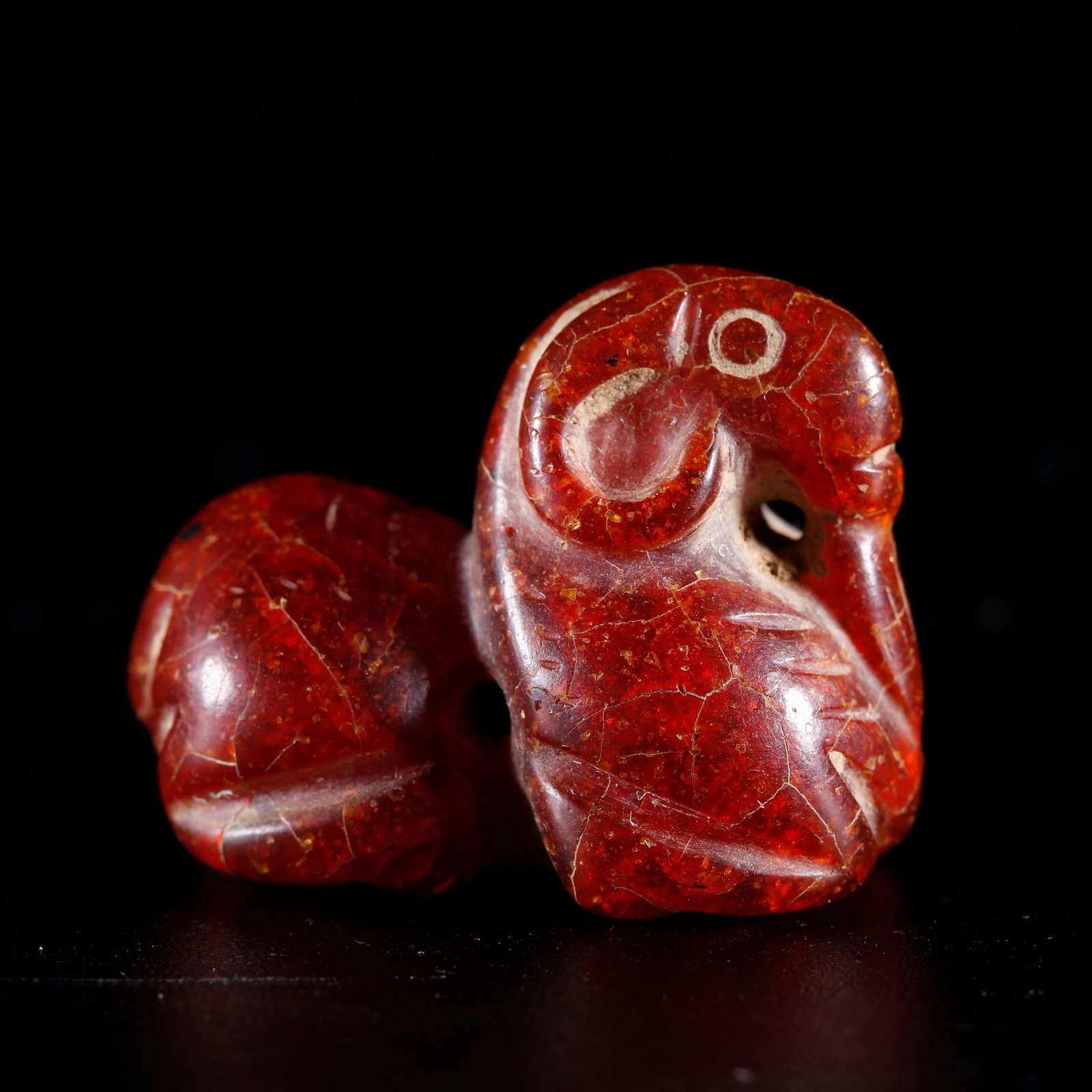 A AMBER CARVED BEAST-SHAPED ORNAMENT: Amber Carved Beast-shaped Ornament