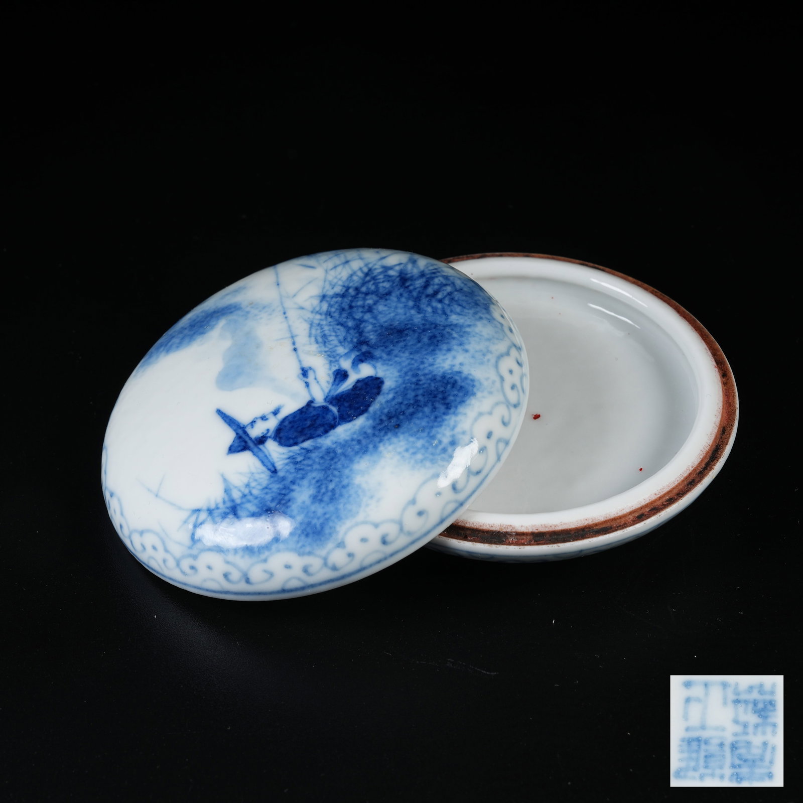 A BLUE AND WHITE FISHING JOY PATTERN INK PASTE BOX: Blue and White Fishing Joy Pattern Ink Paste Box