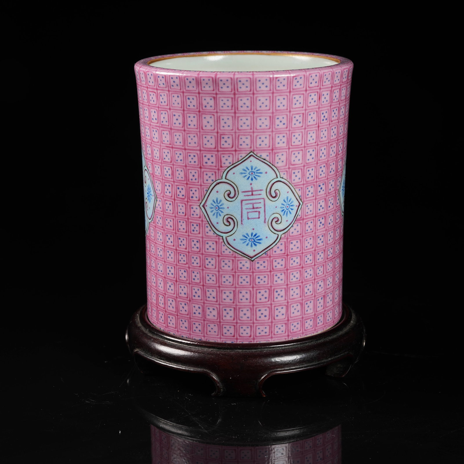 A ROUGE-GROUND DIAPER "LONGEVITY" PATTERN BRUSH HOLDER - 2
