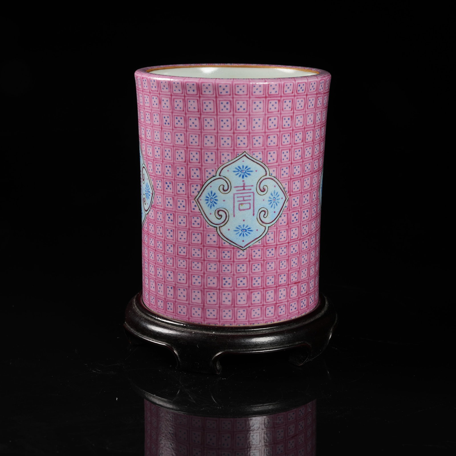 A ROUGE-GROUND DIAPER "LONGEVITY" PATTERN BRUSH HOLDER - 3