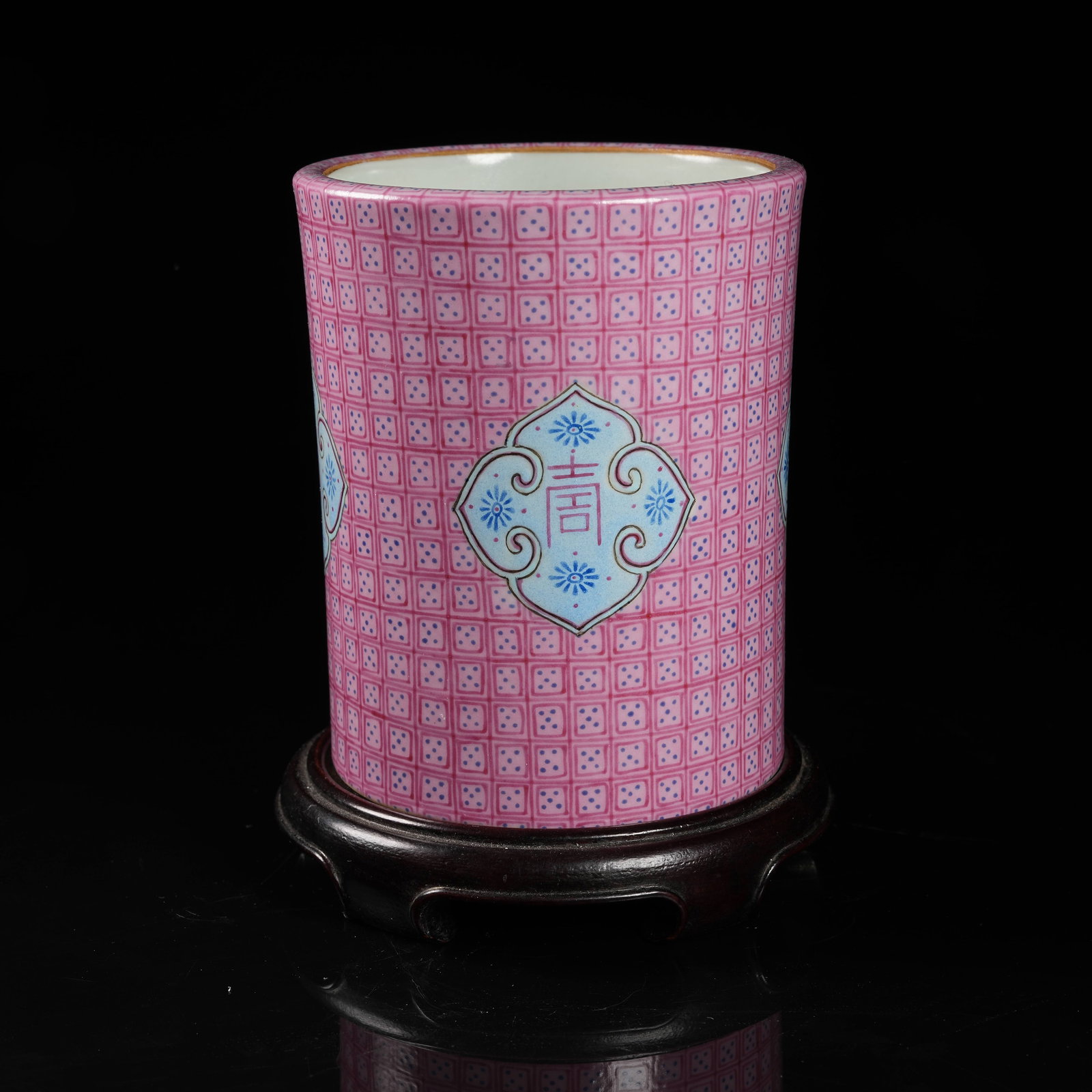 A ROUGE-GROUND DIAPER "LONGEVITY" PATTERN BRUSH HOLDER - 4
