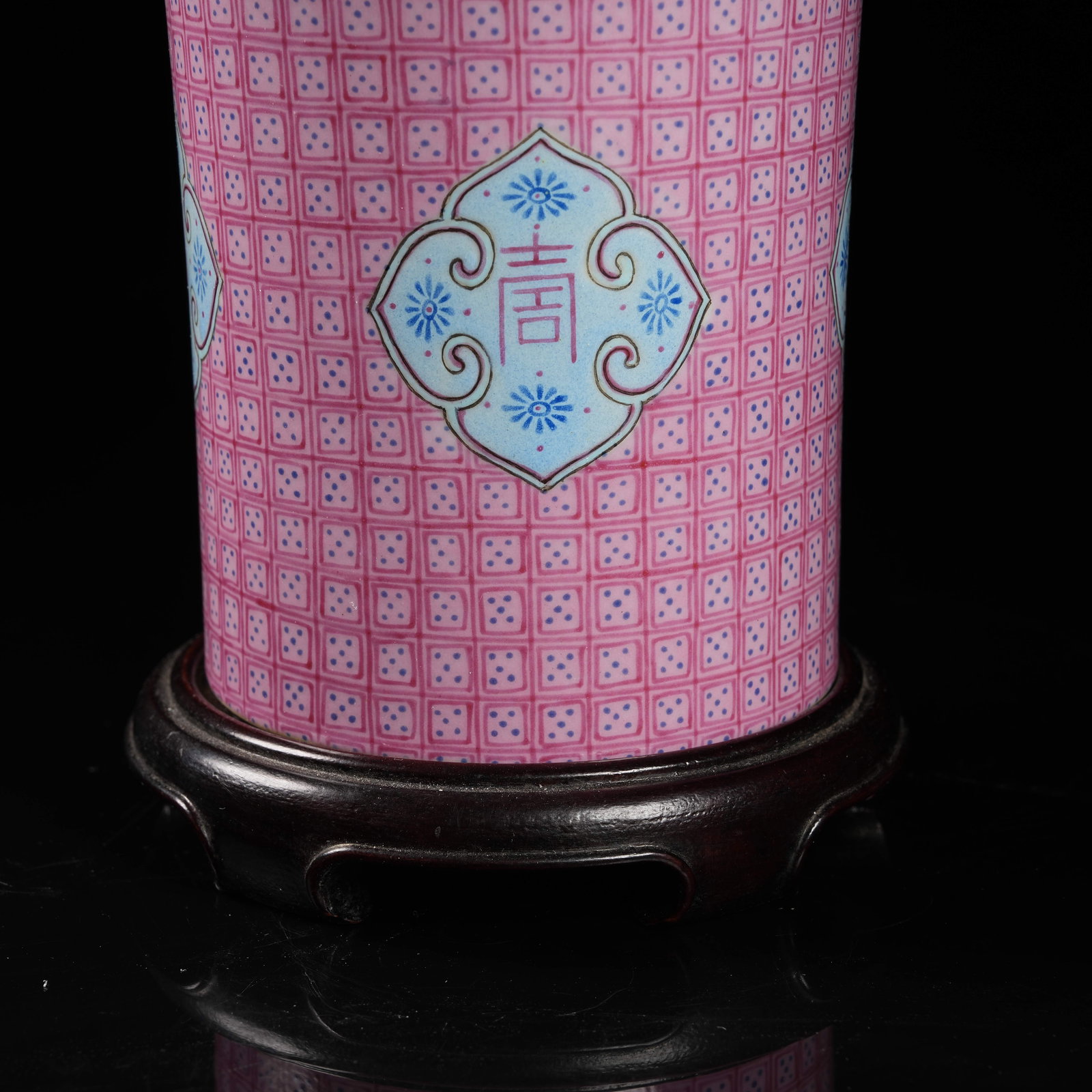A ROUGE-GROUND DIAPER "LONGEVITY" PATTERN BRUSH HOLDER - 6