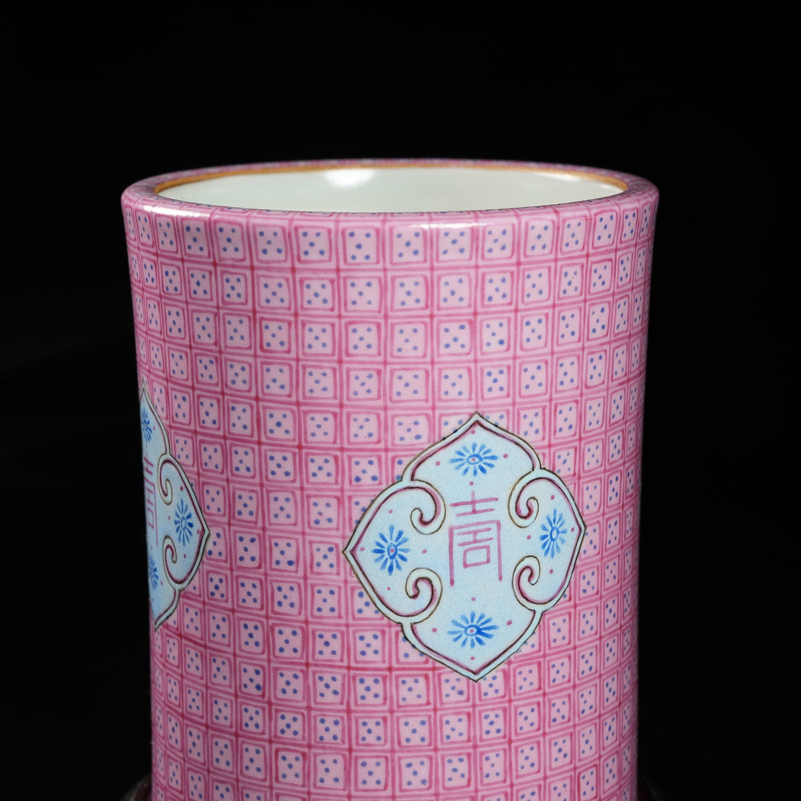A ROUGE-GROUND DIAPER "LONGEVITY" PATTERN BRUSH HOLDER - 7