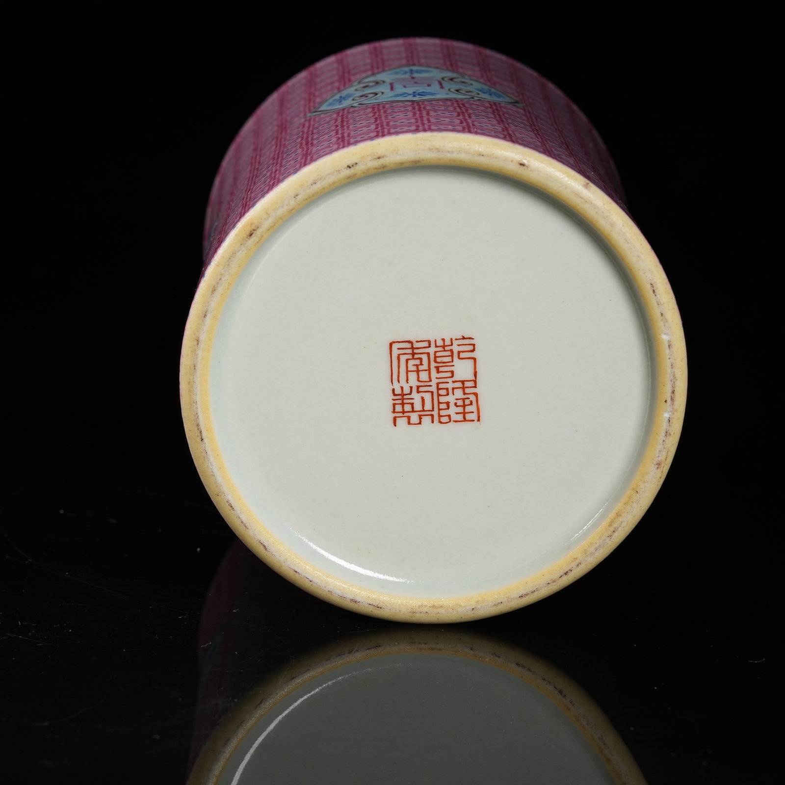 A ROUGE-GROUND DIAPER "LONGEVITY" PATTERN BRUSH HOLDER - 9