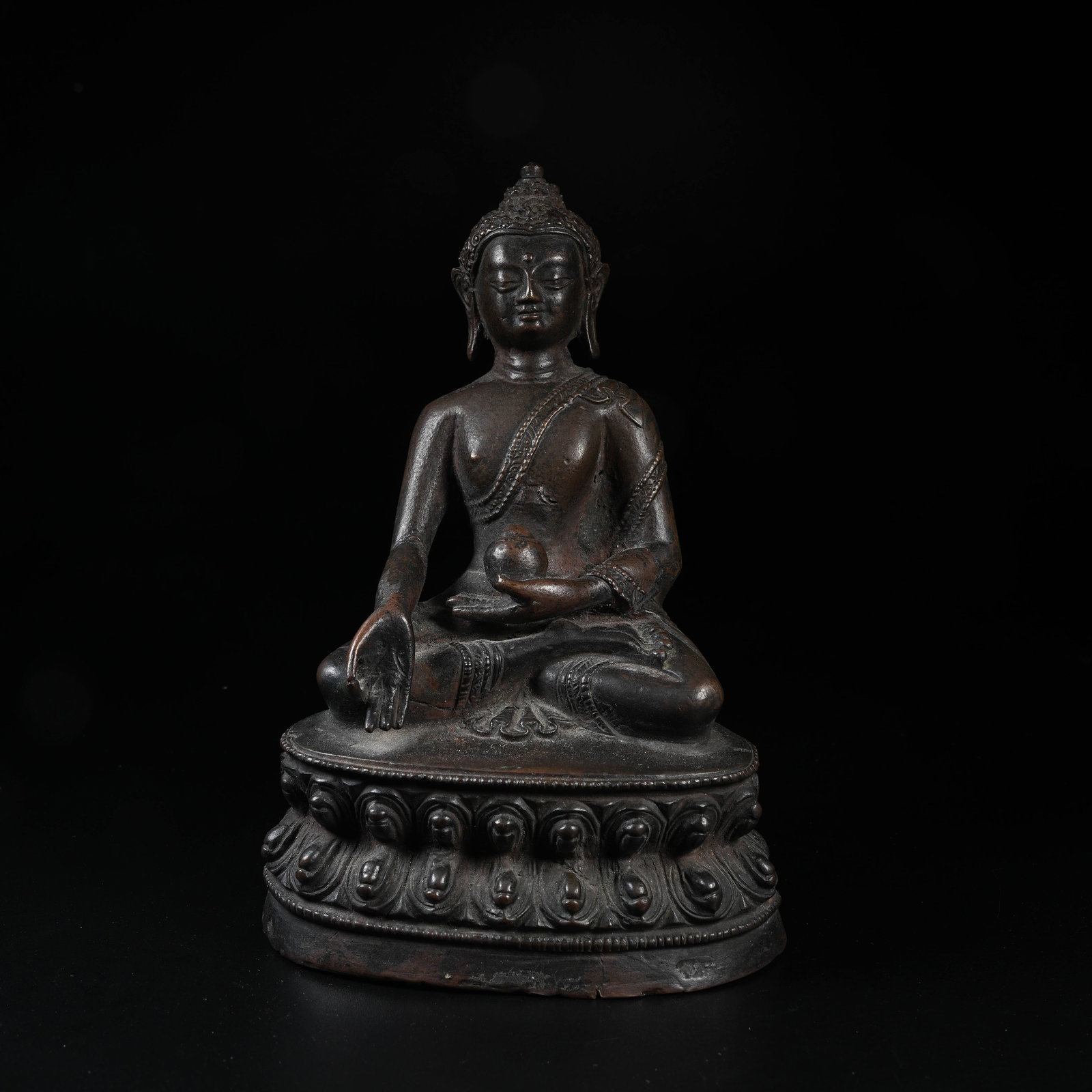A BRONZE STATUE OF MEDICINE BUDDHA (1 of 9)