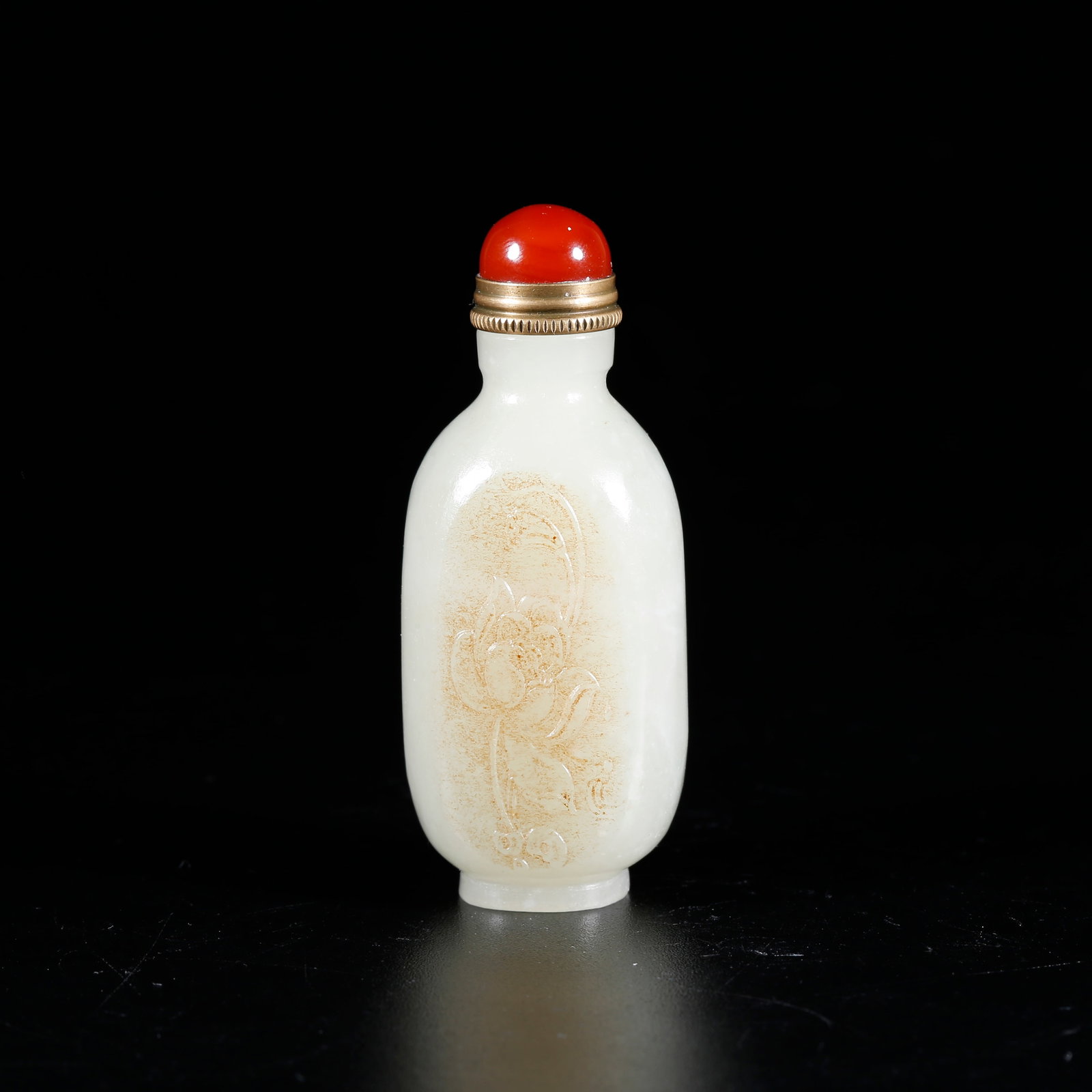 A HETIAN JADE SNUFF BOTTLE CARVED WITH FLORAL PATTERNS (1 of 10)