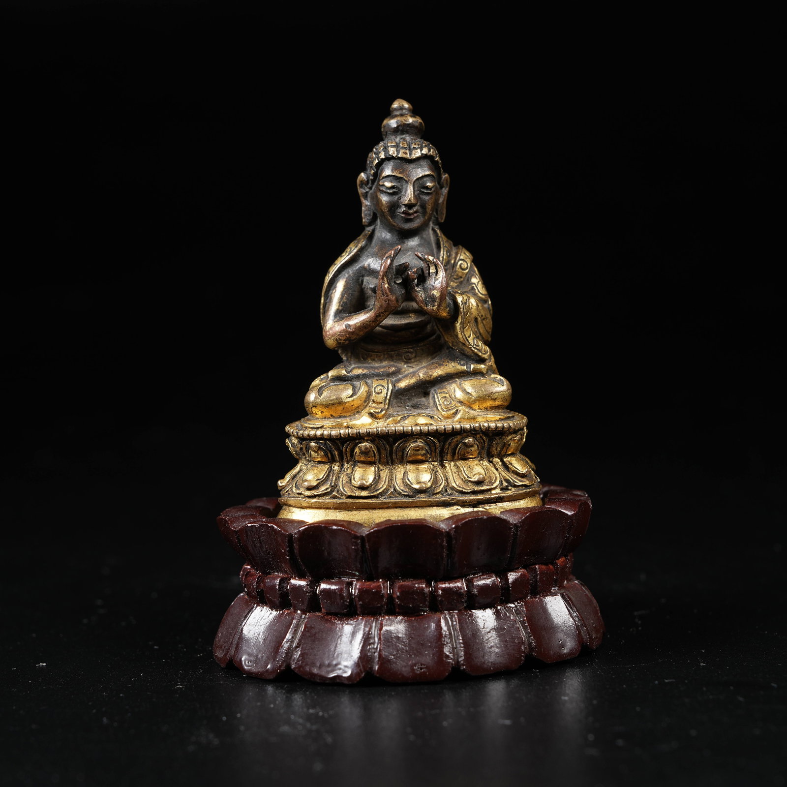 A GILT BRONZE MINI BUDDHA STATUE (1 of 9)