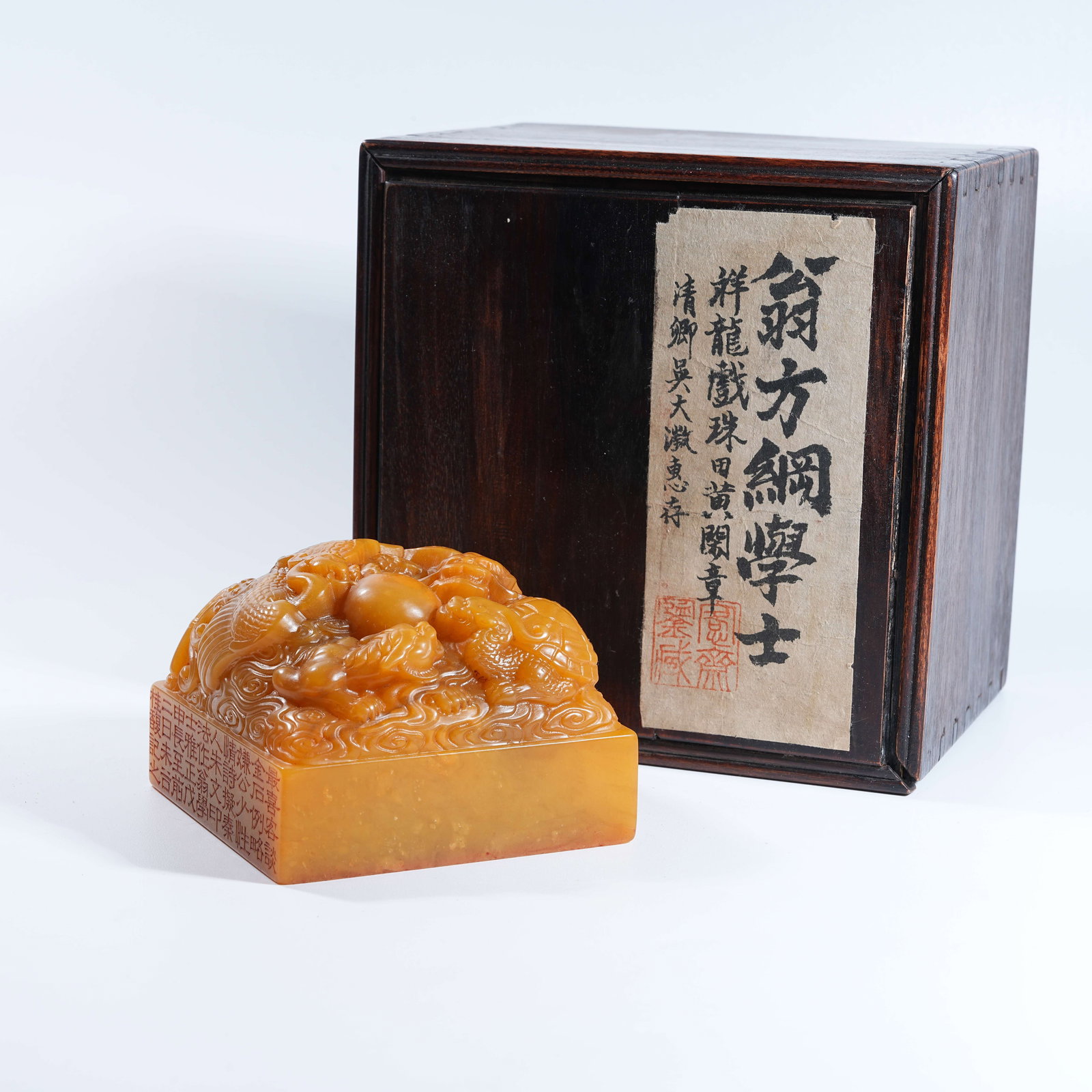 A SHOUSHAN TIANHUANG STONE SEAL WITH FOUR DIVINE BEASTS KNOB (1 of 9)
