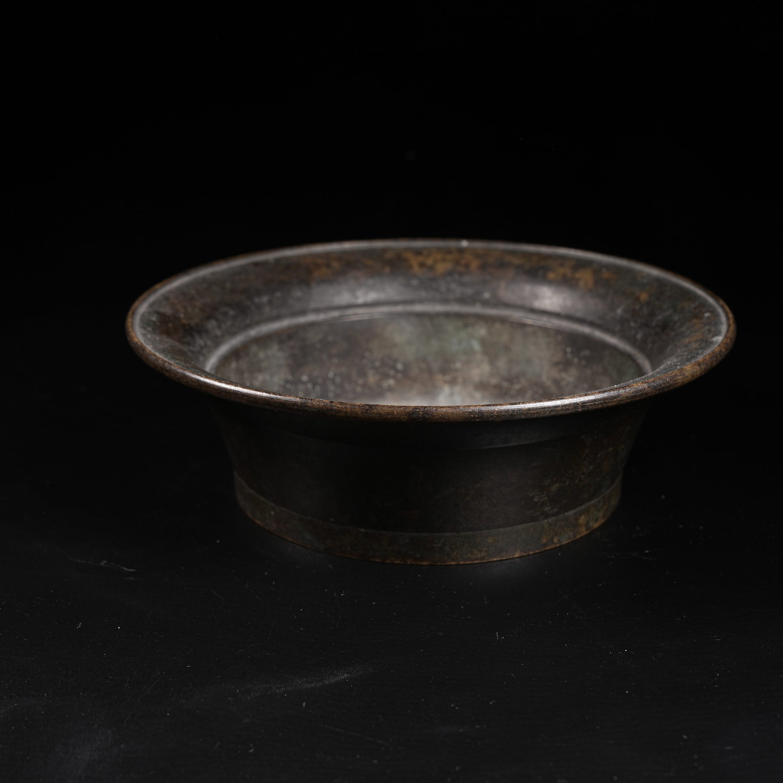 A COPPER WIDE-MOUTHED WASHER: Copper Wide-Mouthed Washer