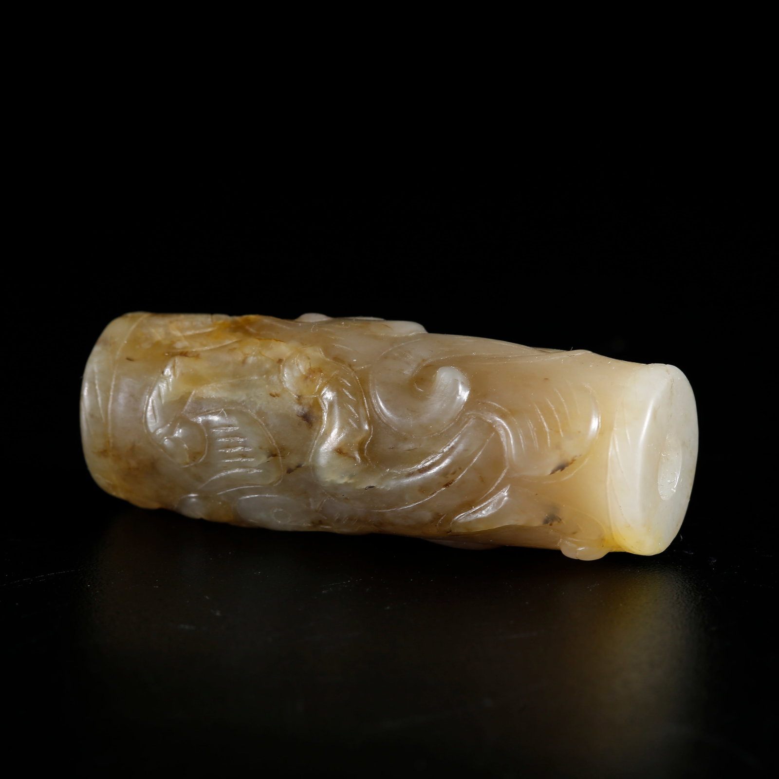 A HETIAN JADE LEZI CARVED WITH DRAGON PATTERN: Hetian Jade Lezi Carved with Dragon Pattern
