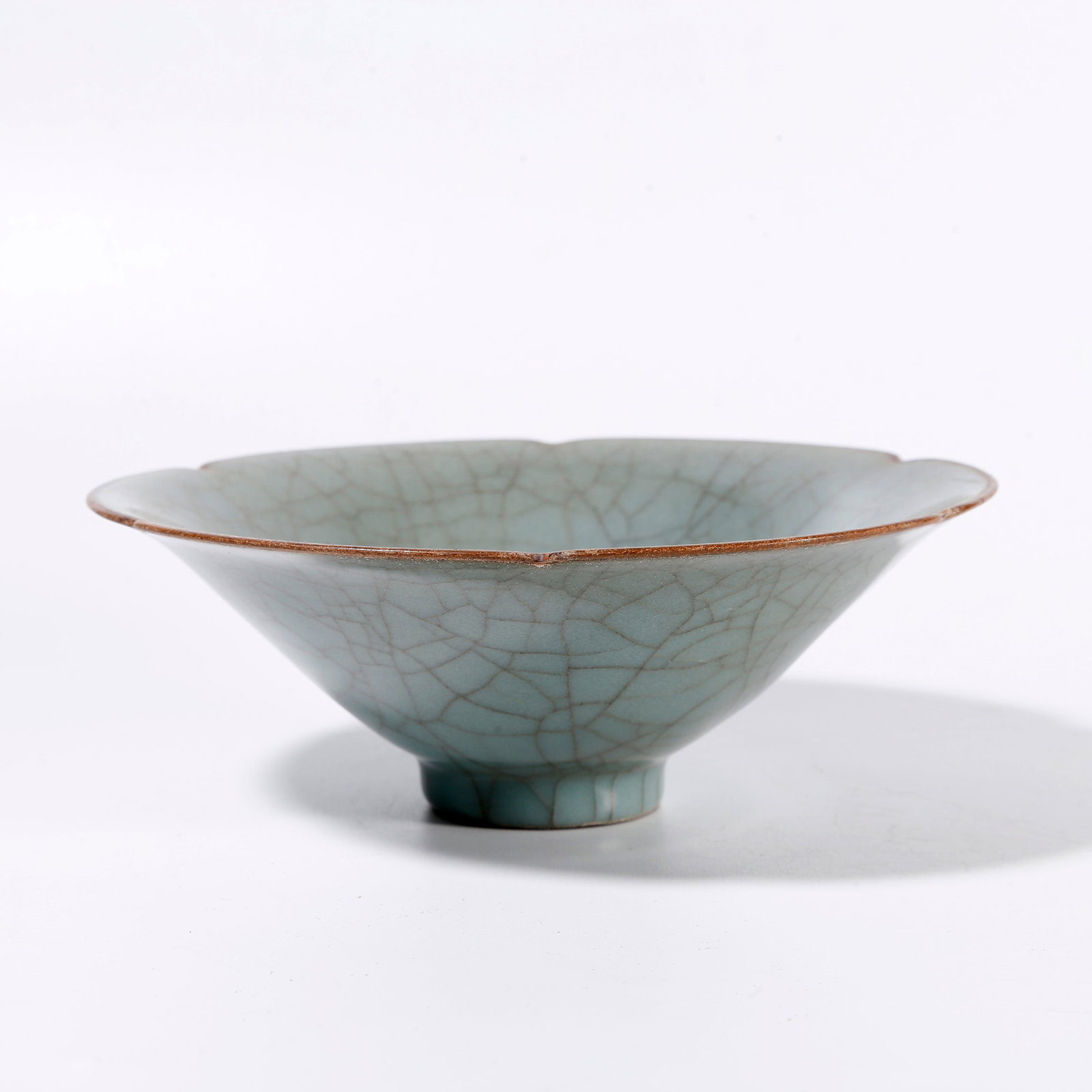 A BOWL FROM GUAN KILN: Bowl from Guan Kiln
