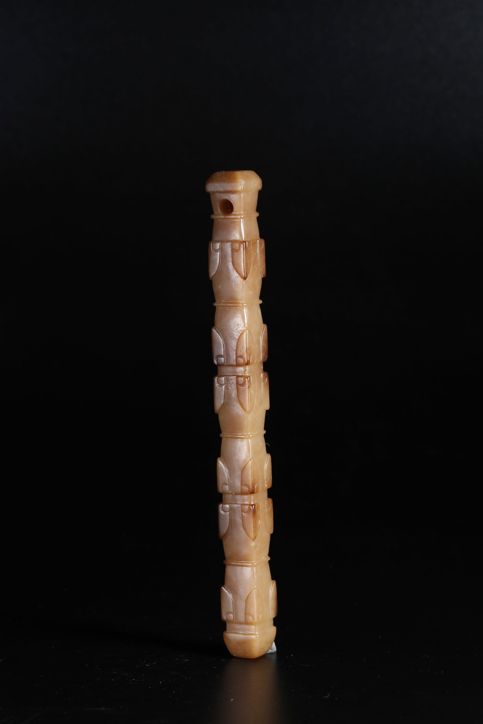 A ANCIENT JADE PENDANT (1 of 9)