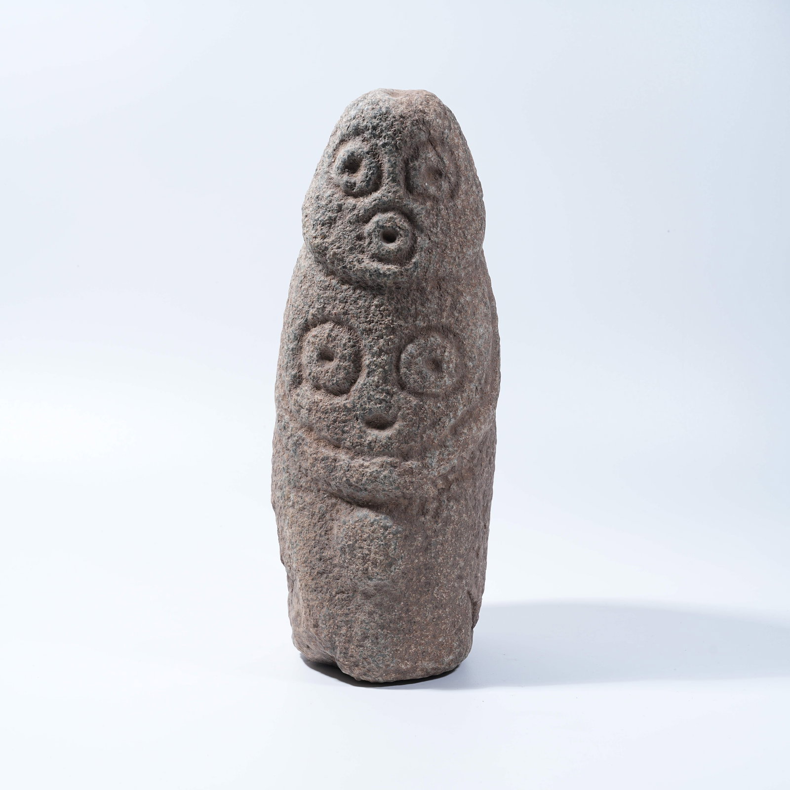A HONGSHAN CULTURE ARCHAIC JADE ANTHROPOMORPHIC DEITY FIGURINE: Hongshan Culture archaic jade anthropomorphic deity figurine
