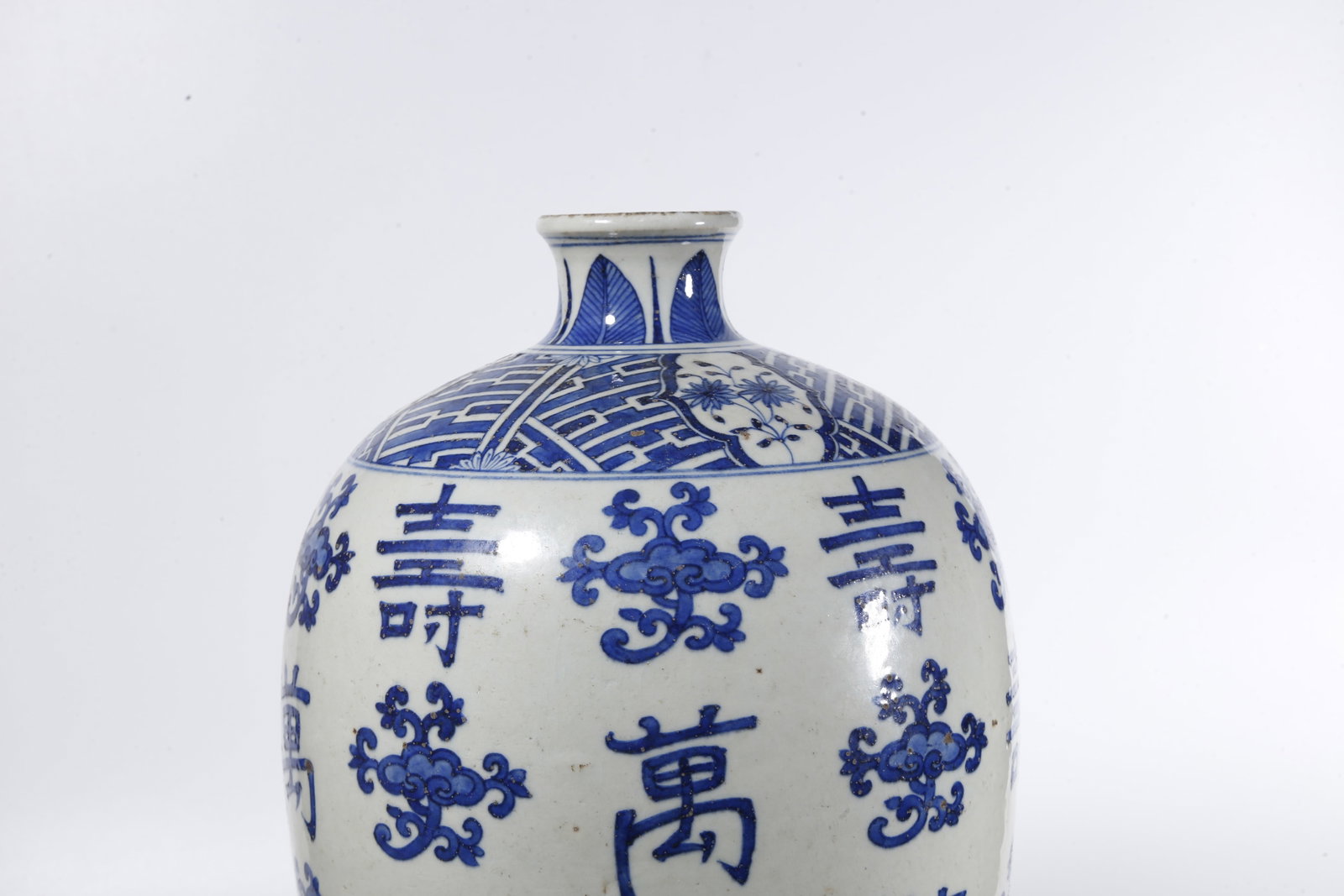 A BLUE-AND-WHITE LONGEVITY-PATTERN VASE - 2