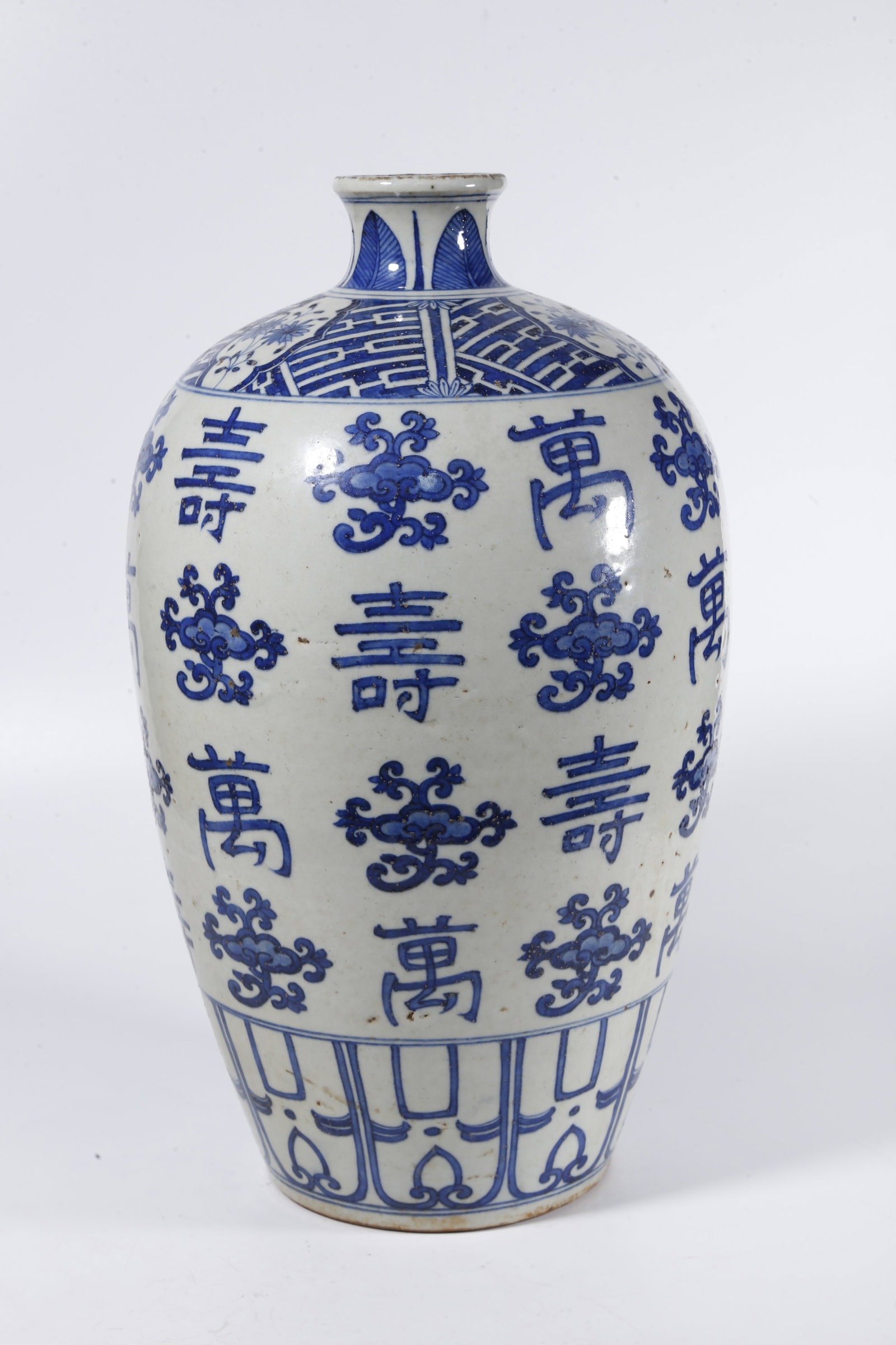 A BLUE-AND-WHITE LONGEVITY-PATTERN VASE - 4