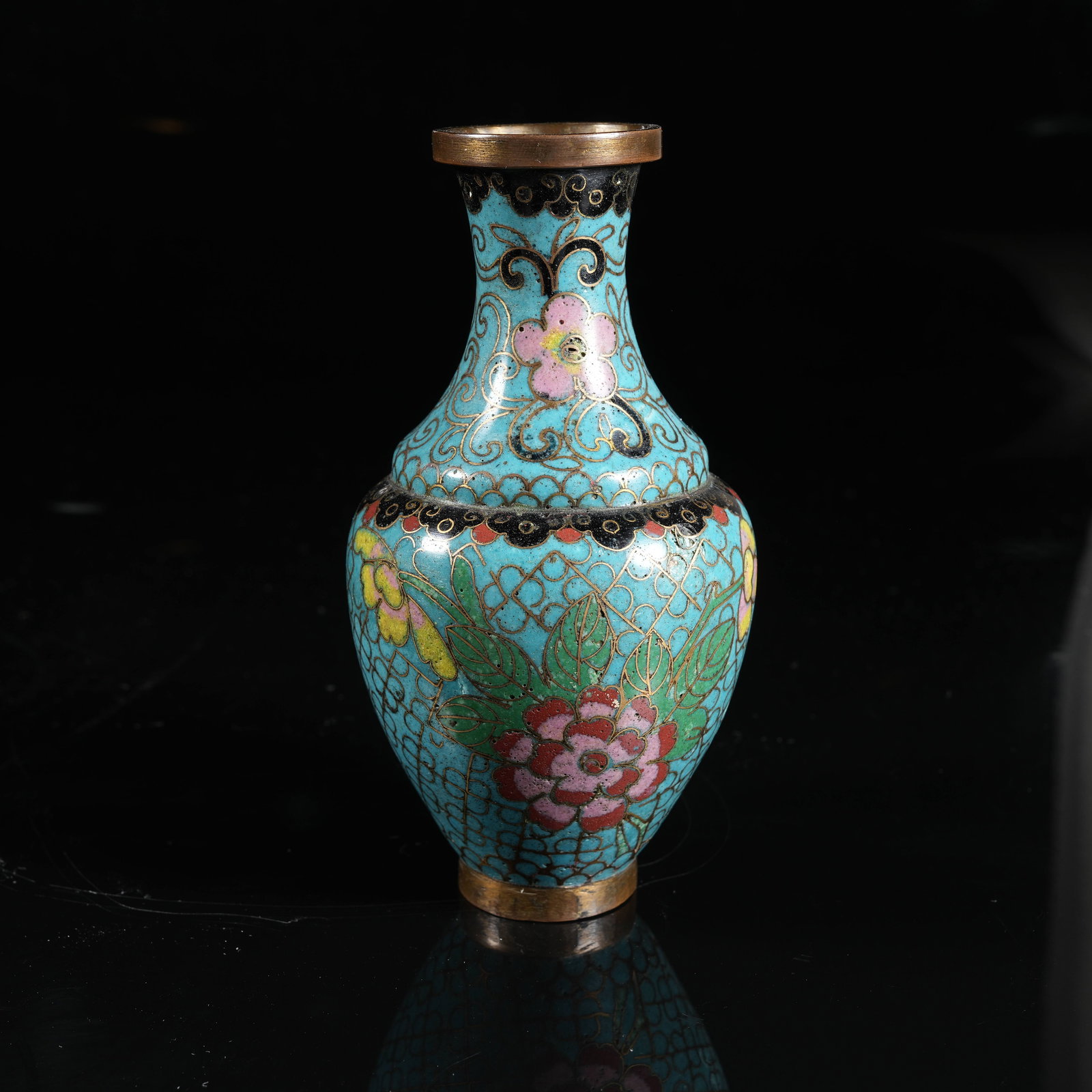 A CLOISONNE APPRECIATION VASE WITH FLORAL PATTERN ON COPPER BODY (1 of 9)