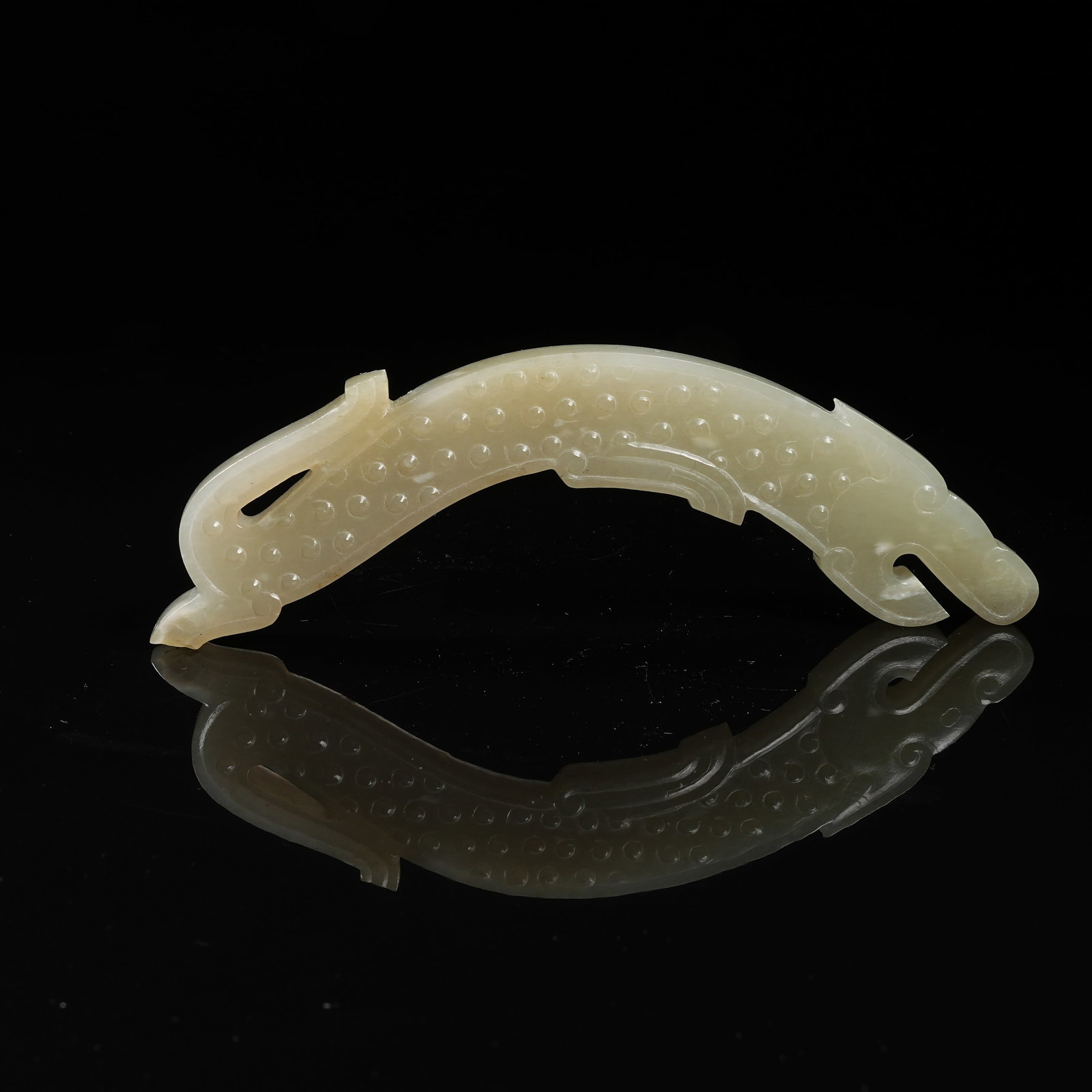 A ARCHAIC JADE DRAGON-HEAD HUANG PENDANT: Archaic jade dragon-head huang pendant