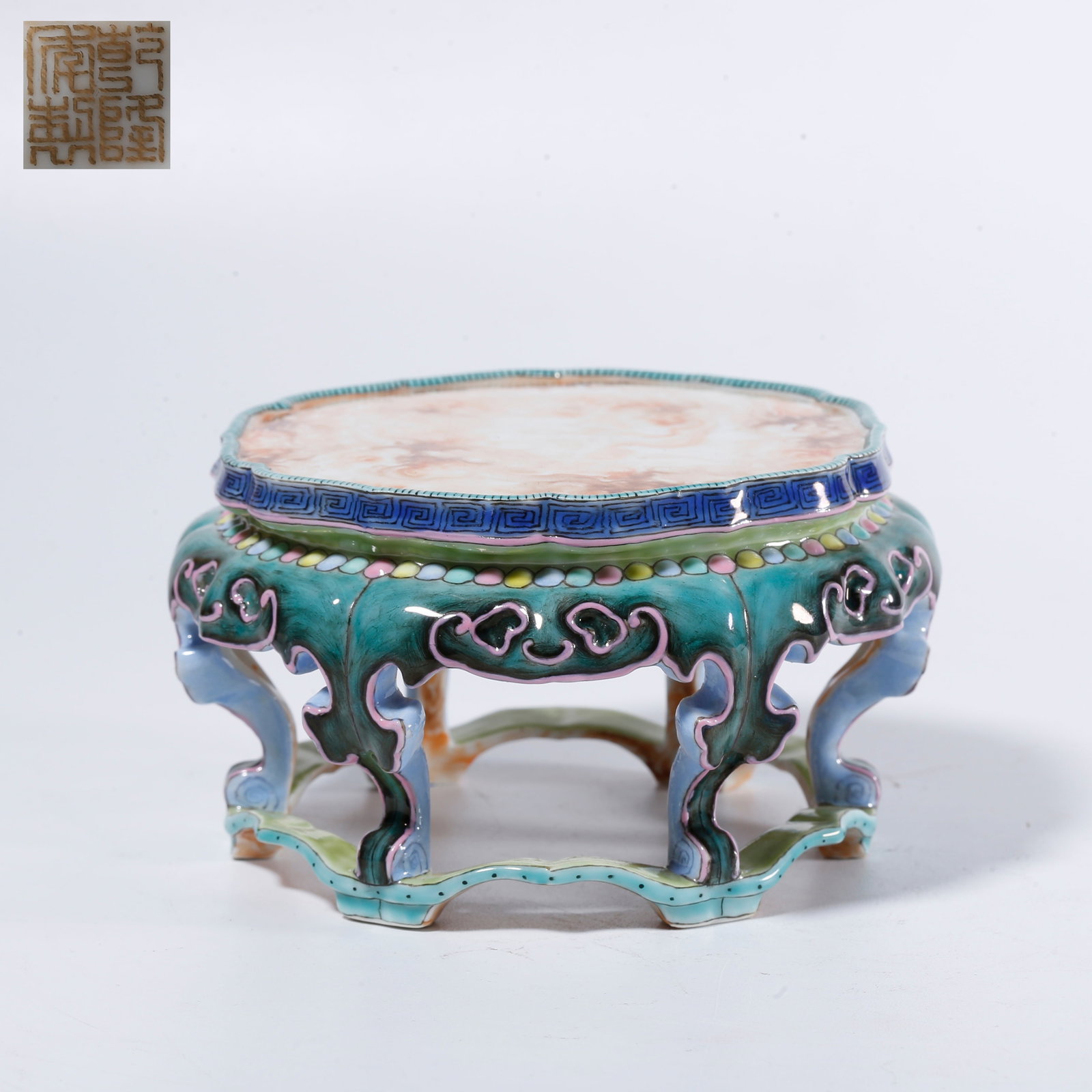 A STONE-TEXTURE GLAZE STAND: Stone-texture glaze stand