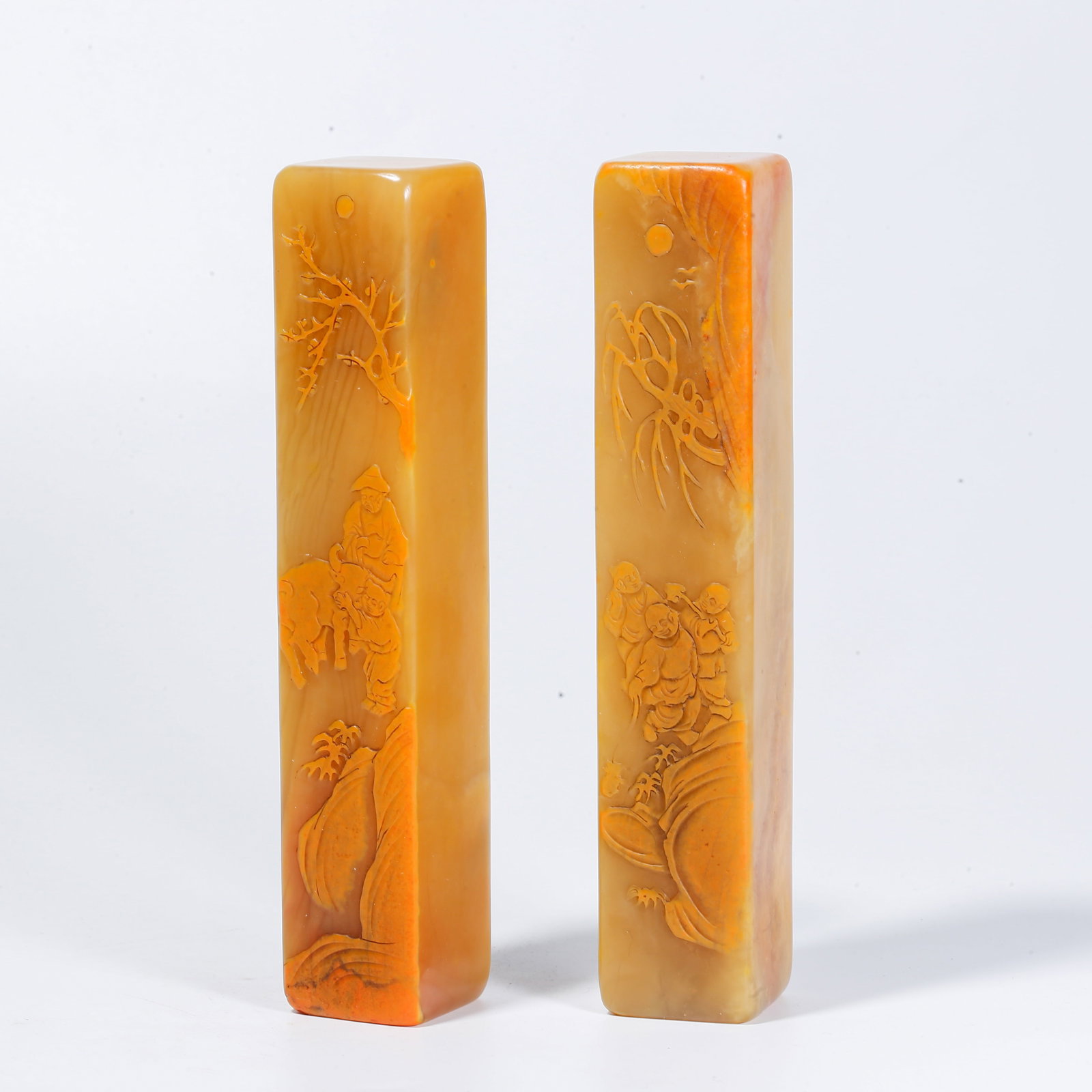 A PAIR OF SHOUSHAN TIANHUANG STONE SEALS WITH FIGURE MOTIFS: Pair of Shoushan Tianhuang Stone Seals with Figure Motifs