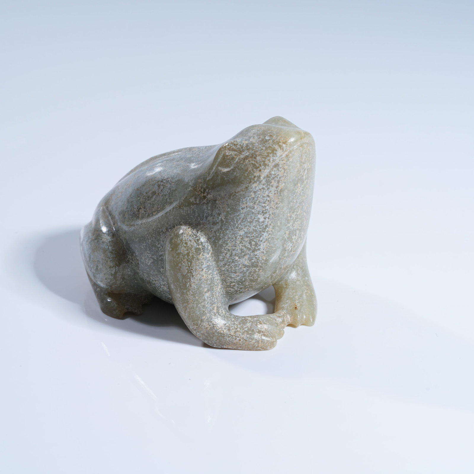 A ANCIENT JADE WEALTH-ATTRACTING FROG ORNAMENT: Ancient Jade Wealth-attracting Frog Ornament