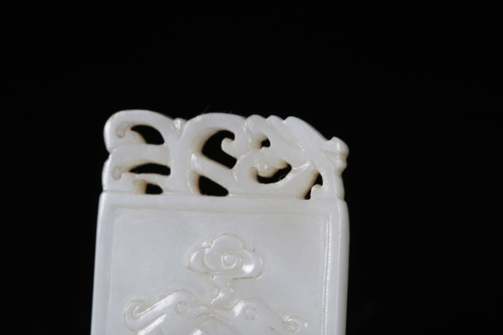 A HETIAN JADE CARVED MONKEY-PATTERN PLAQUE - 2