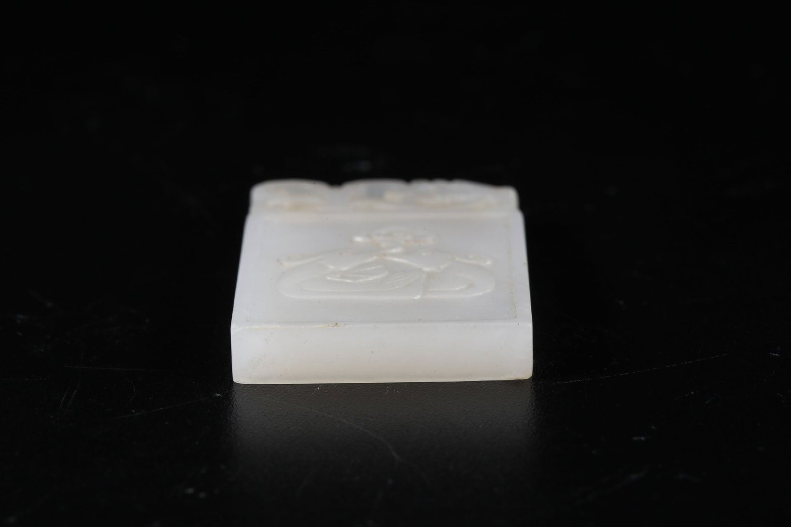 A HETIAN JADE CARVED MONKEY-PATTERN PLAQUE - 4