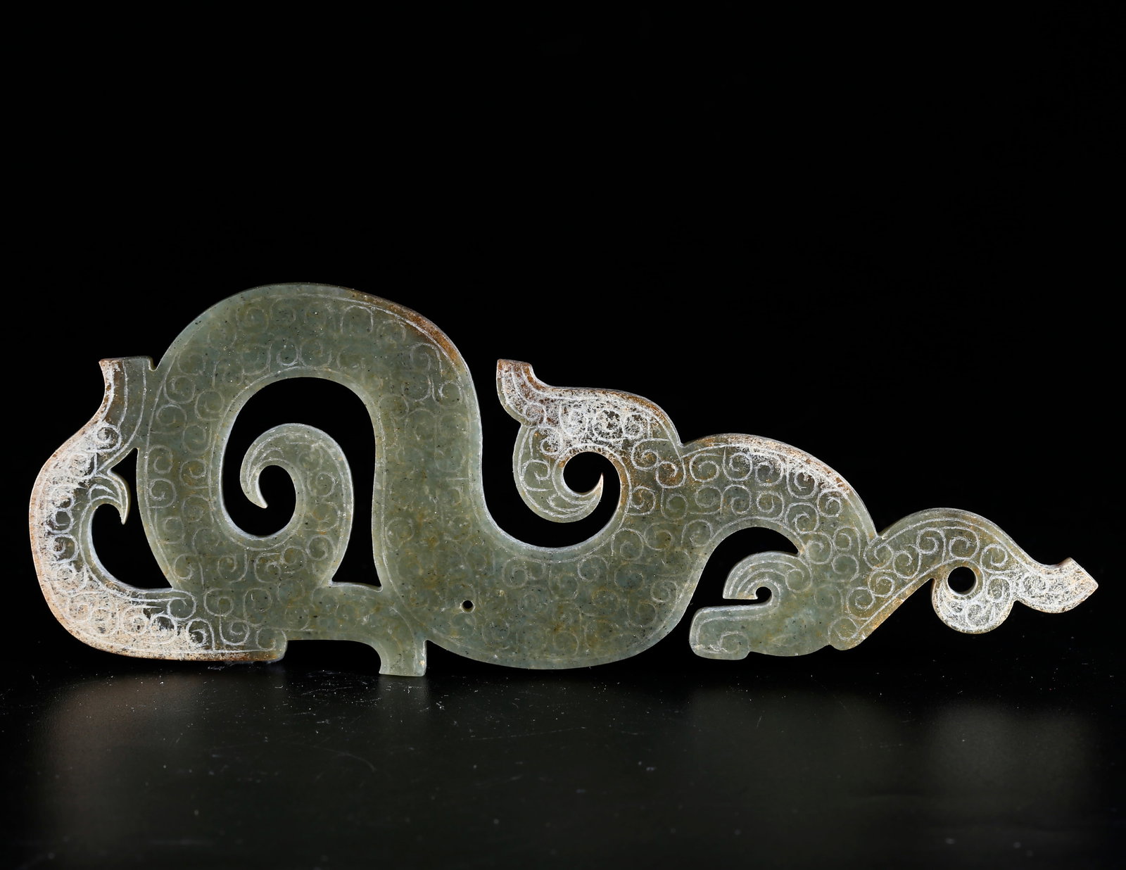 A ANCIENT JADE CARVED DRAGON-SHAPED PENDANT (1 of 10)