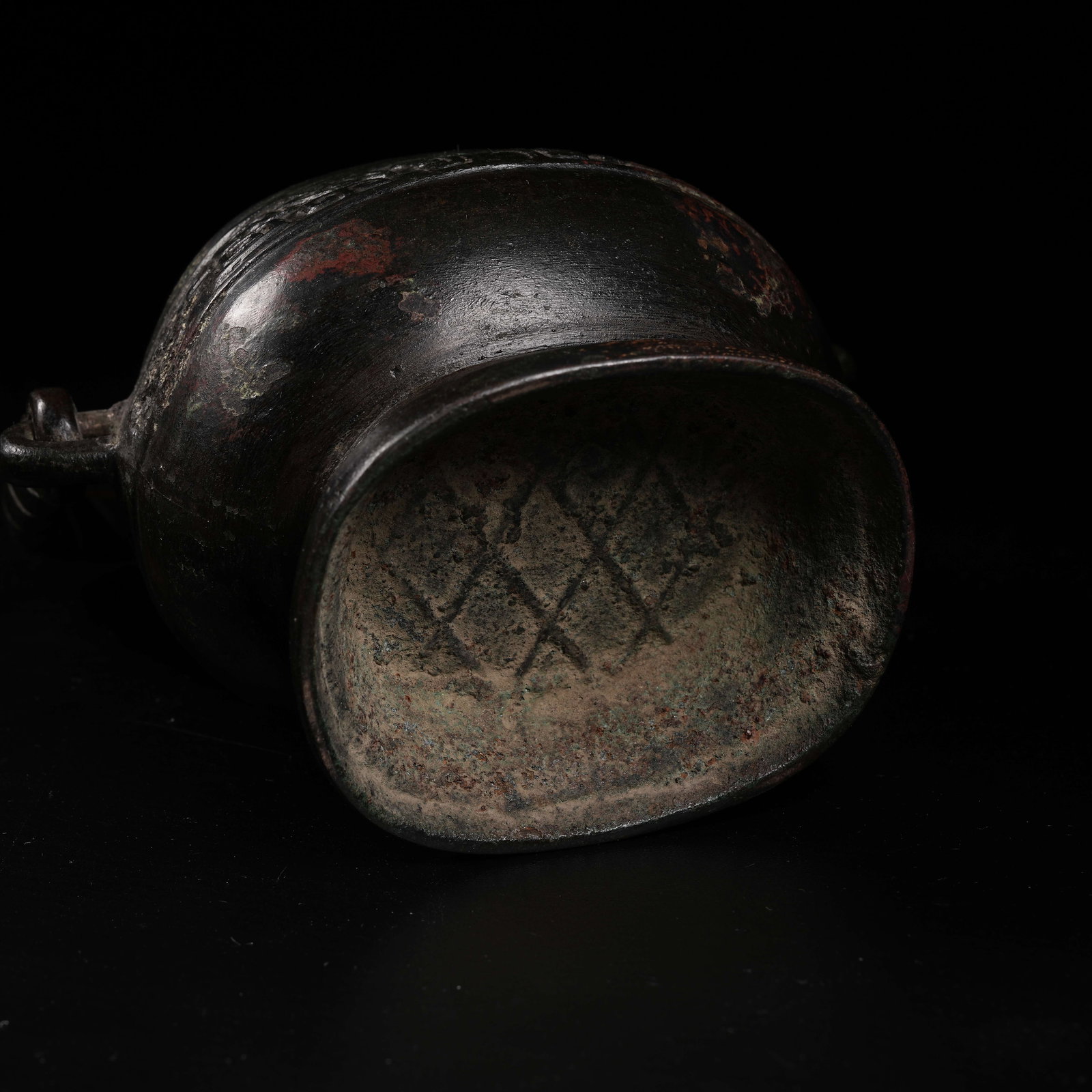 A COPPER LOOP-HANDLED YOU VESSEL WITH BEAST MASK PATTERN - 9
