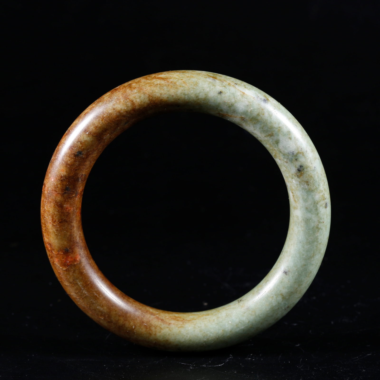 A ANCIENT JADE CARVED BRACELET (1 of 10)