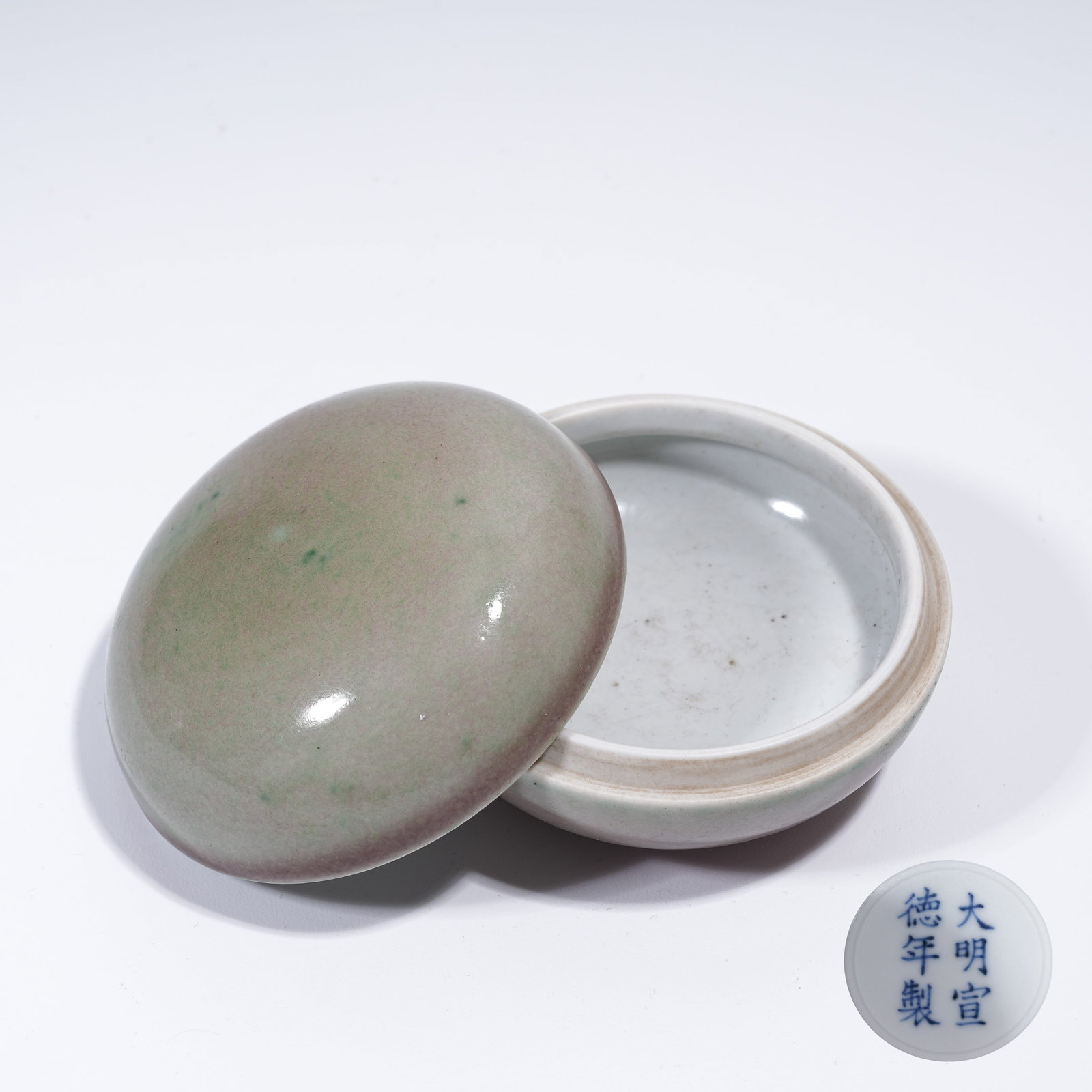 A BEAN RED GLAZE COVERED BOX (1 of 8)