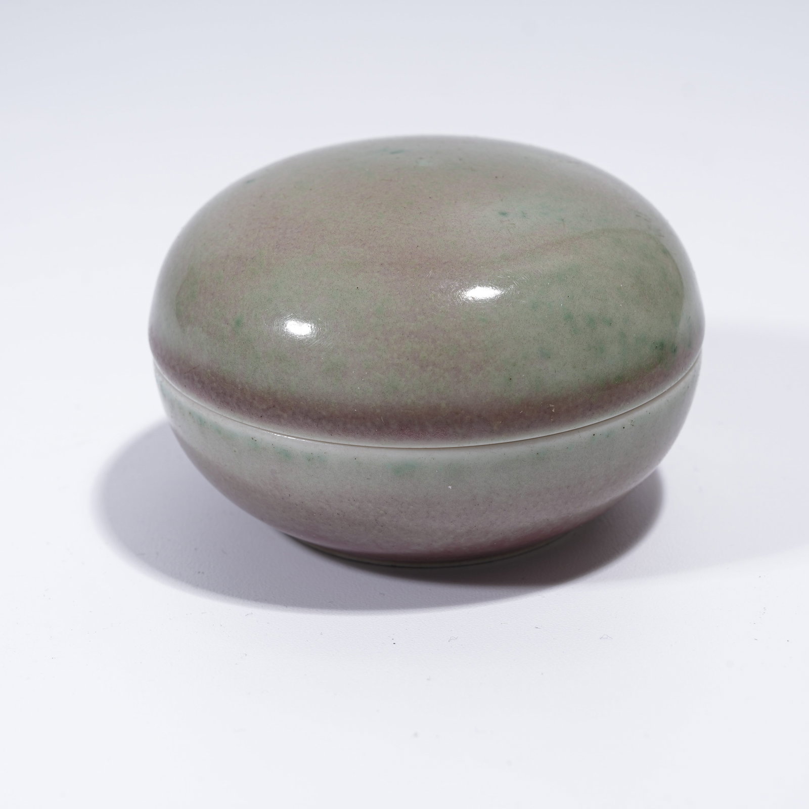 A BEAN RED GLAZE COVERED BOX - 6